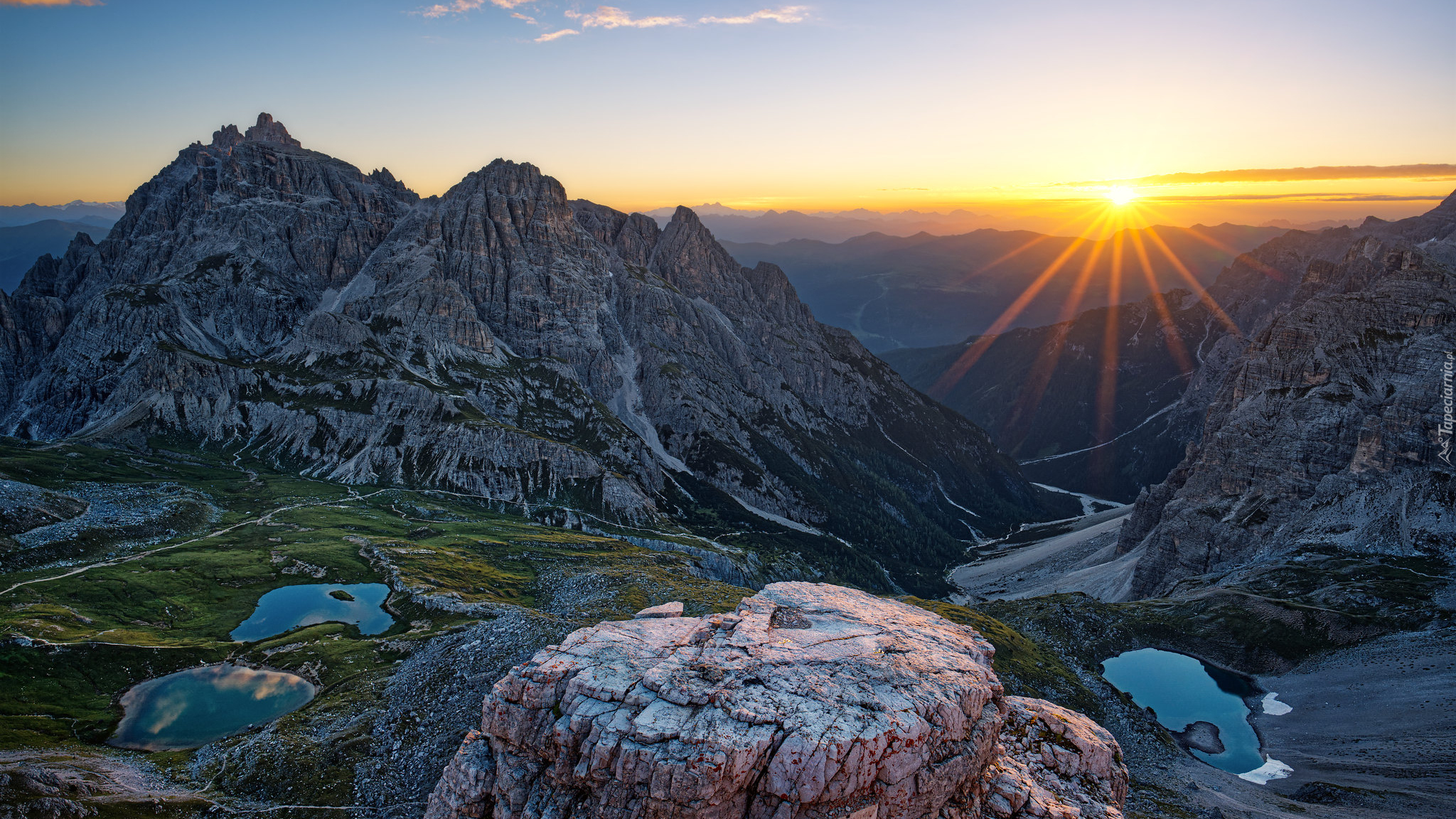 Włochy, Dolomity, Szczyt Monte Paterno, Paternkofel, Szlak, Skały, Góry, Jeziora, Poranek, Słonce, Wschód słońca