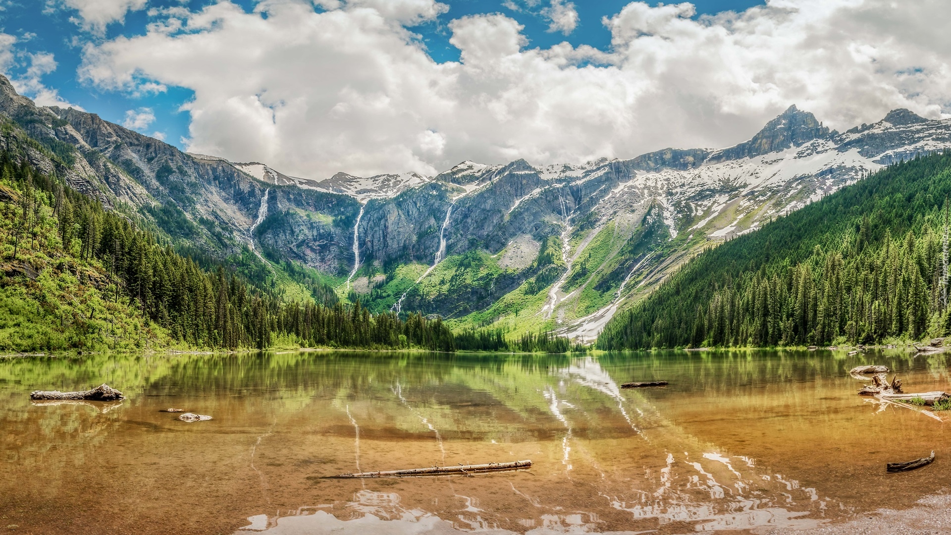 Park Narodowy Glacier, Góry, Jezioro, Avalanche Lake, Drzewa, Chmury, Stan Montana, Stany Zjednoczone