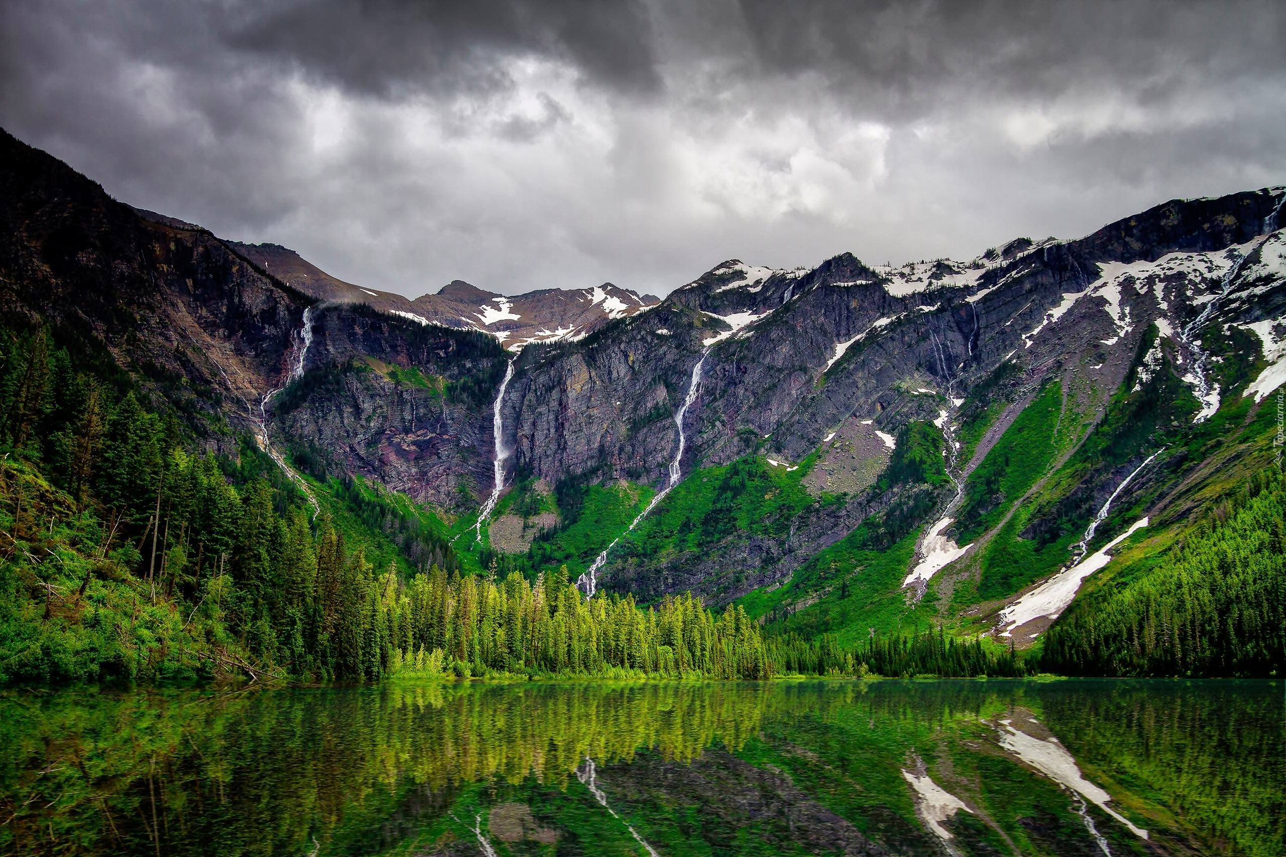 Jezioro Avalanche W Parku Narodowym Glacier W Stanie Montana