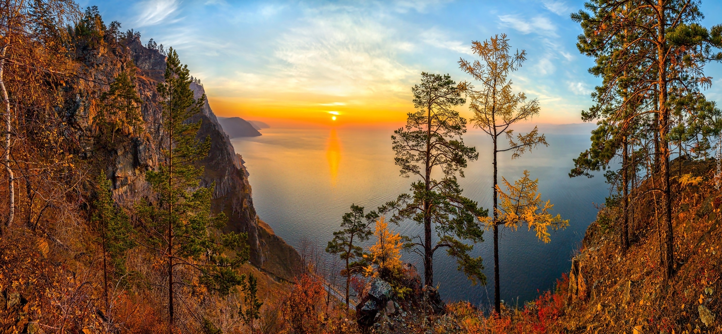 Rosja, Jezioro Bajkał, Zachód słońca, Jesień, Drzewa