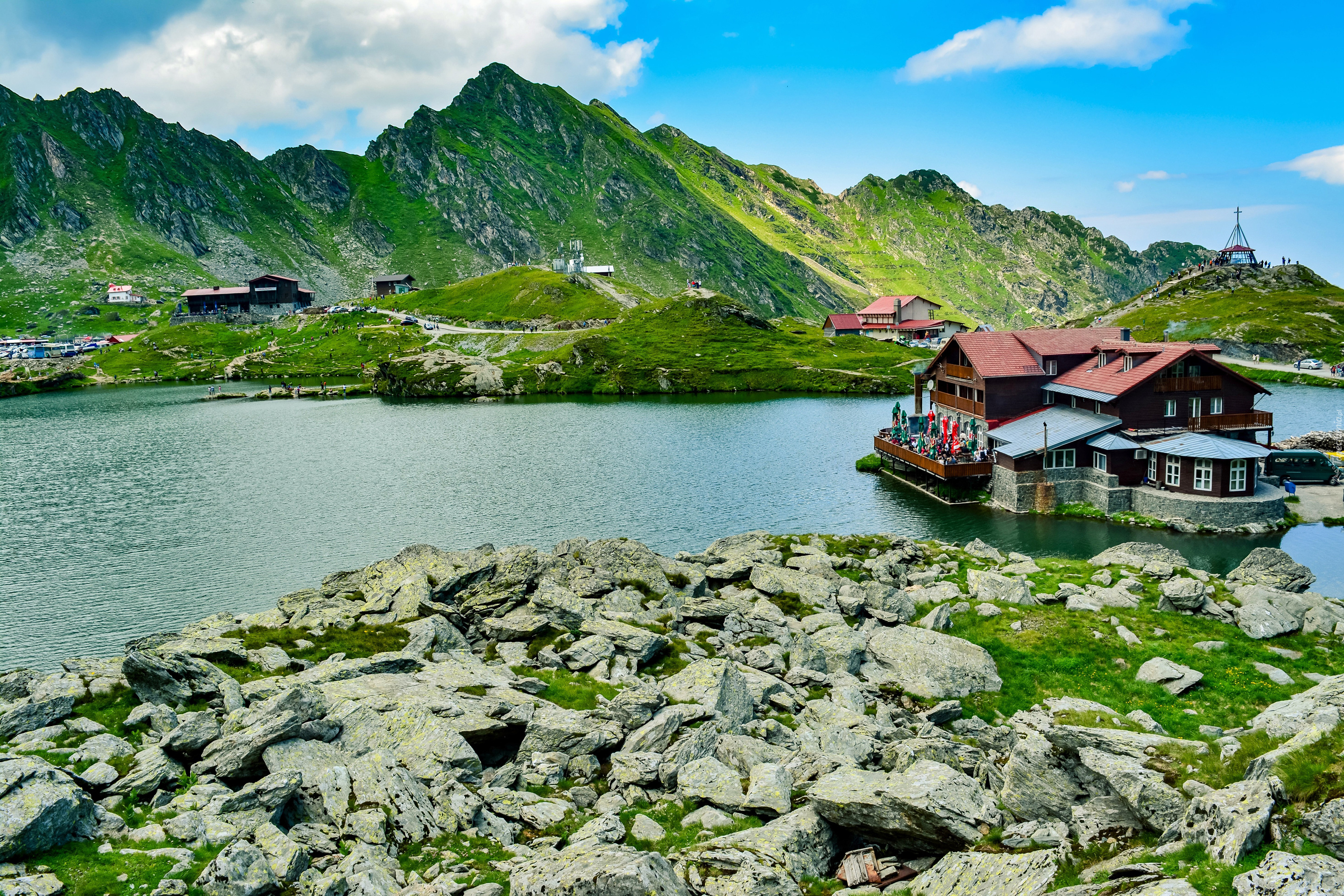 Rumunia, Góry Fogaraskie, Jezioro, Balea Lake, Domy, Kamienie