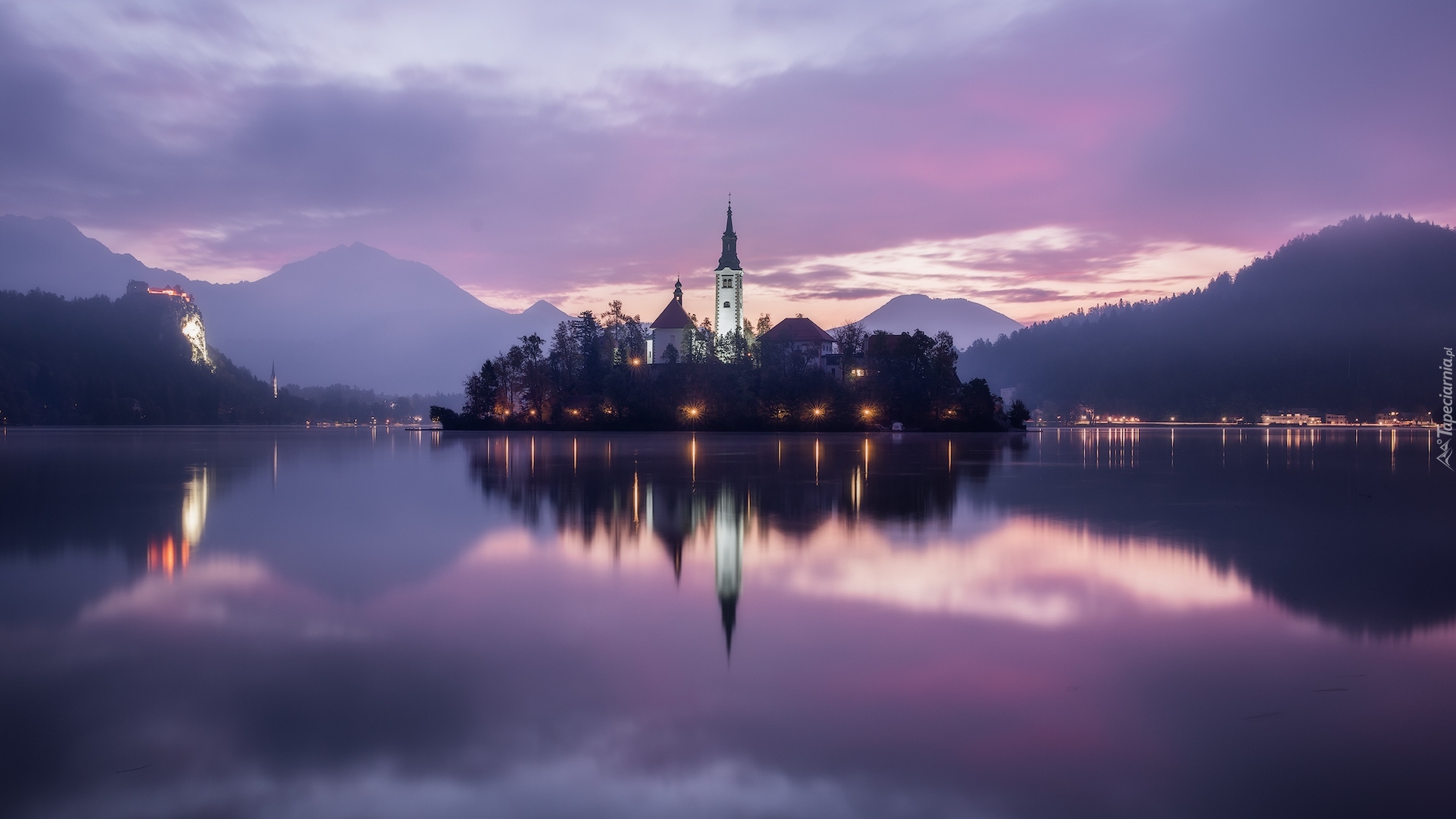 Słowenia, Jezioro Bled, Wyspa Blejski Otok, Kościół, Góry, Alpy Julijskie, Zachód słońca, Chmury