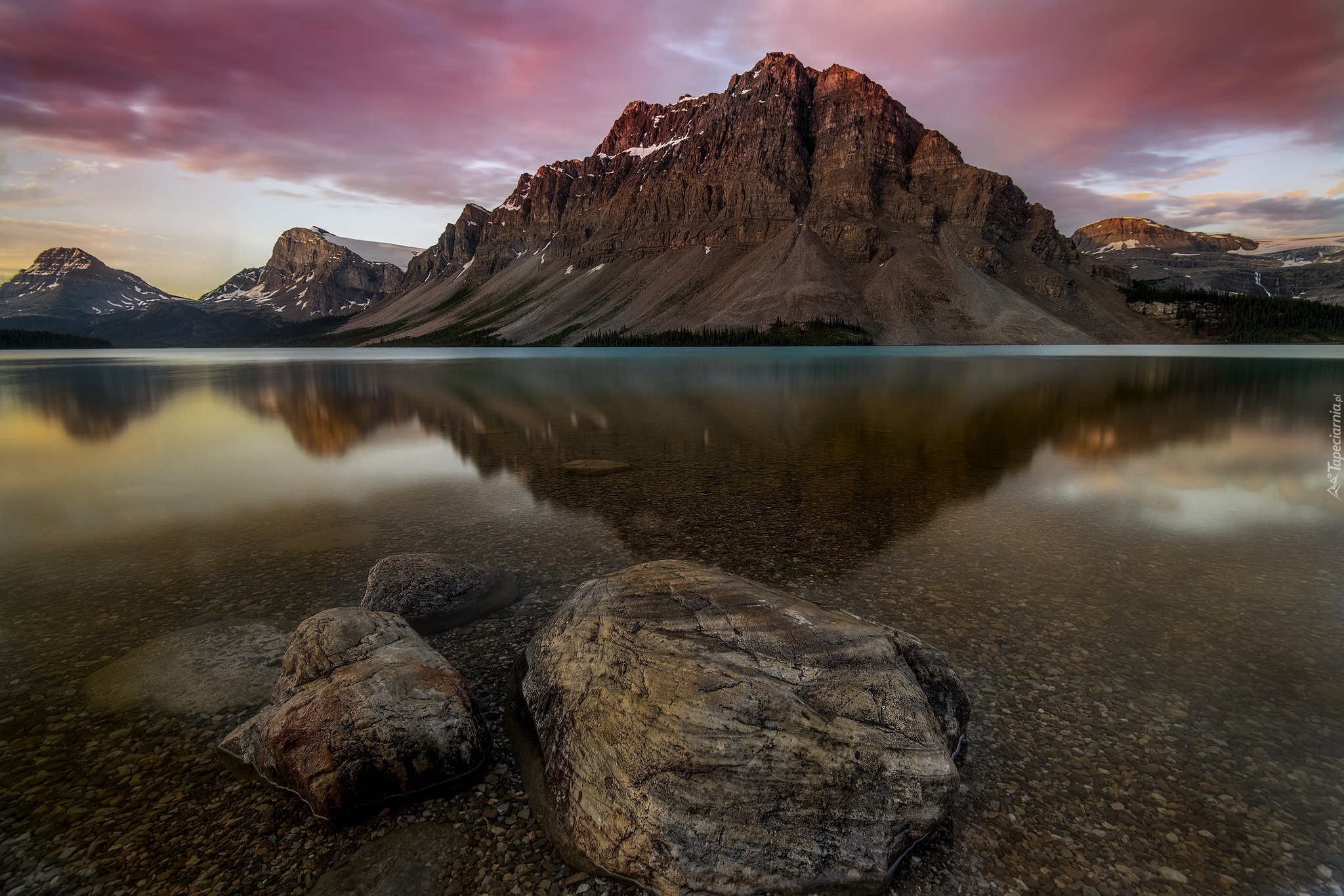 Park Narodowy Banff, Góry, Góra Crowfoot Mountain, Jezioro Bow Lake, Prowincja Alberta, Kanada, Kamienie, Odbicie