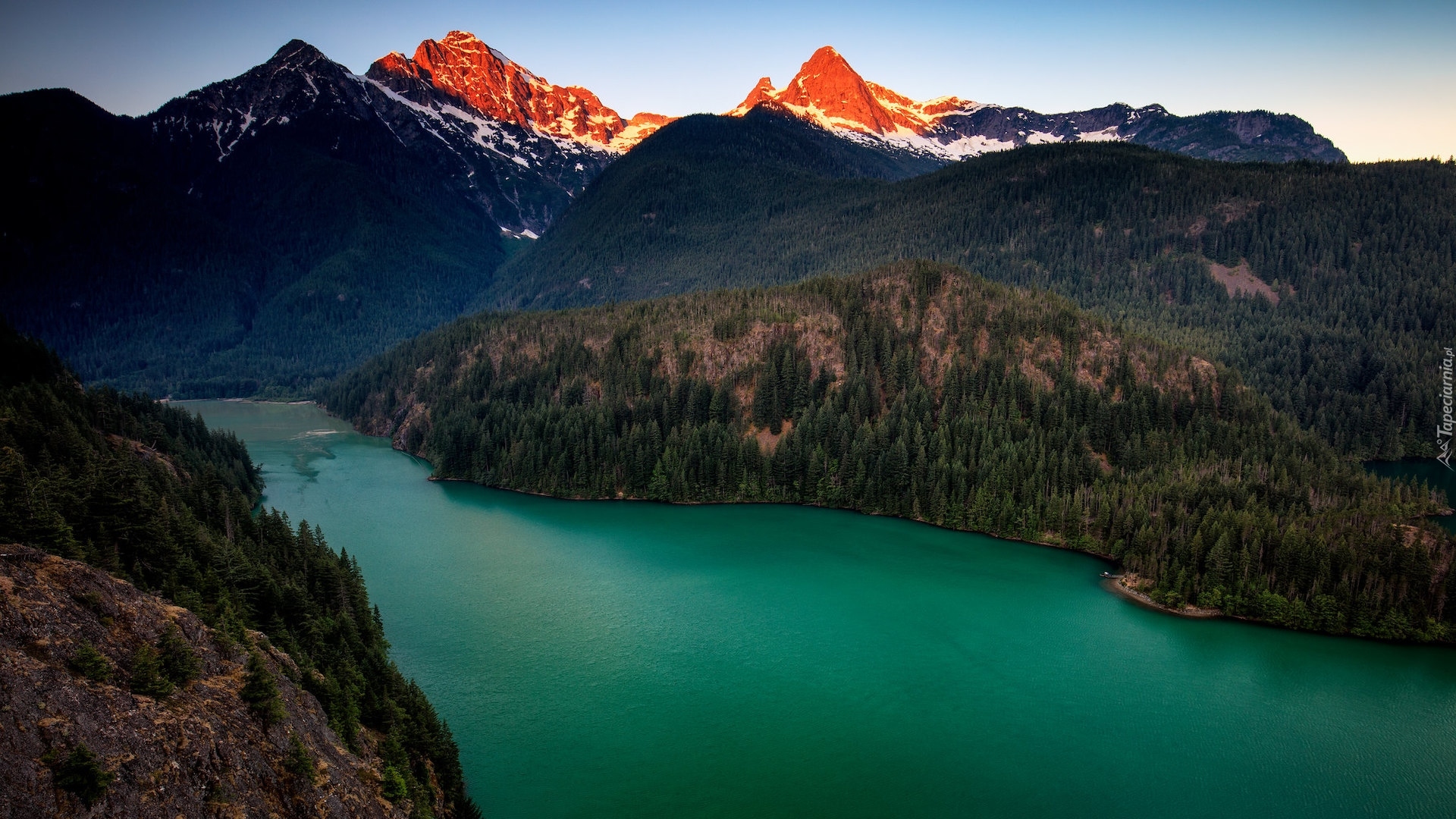 Stany Zjednoczone, Stan Waszyngton, Park Narodowy Północnych Gór Kaskadowych, Góry, Rozświetlone, Szczyty, Jezioro, Diablo Lake, Las