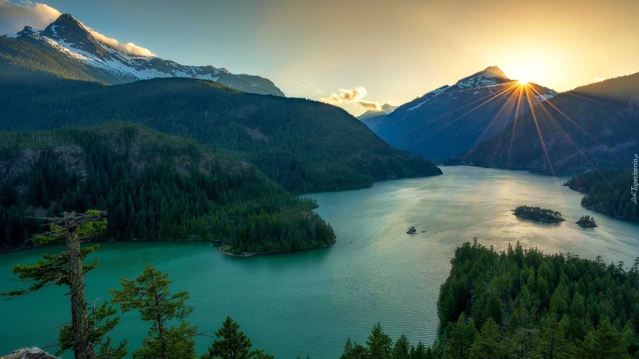 Góry, Jezioro, Diablo Lake, Drzewa, Promienie słońca, Park Narodowy Północnych Gór Kaskadowych, Stan Waszyngton, Stany Zjednoczone