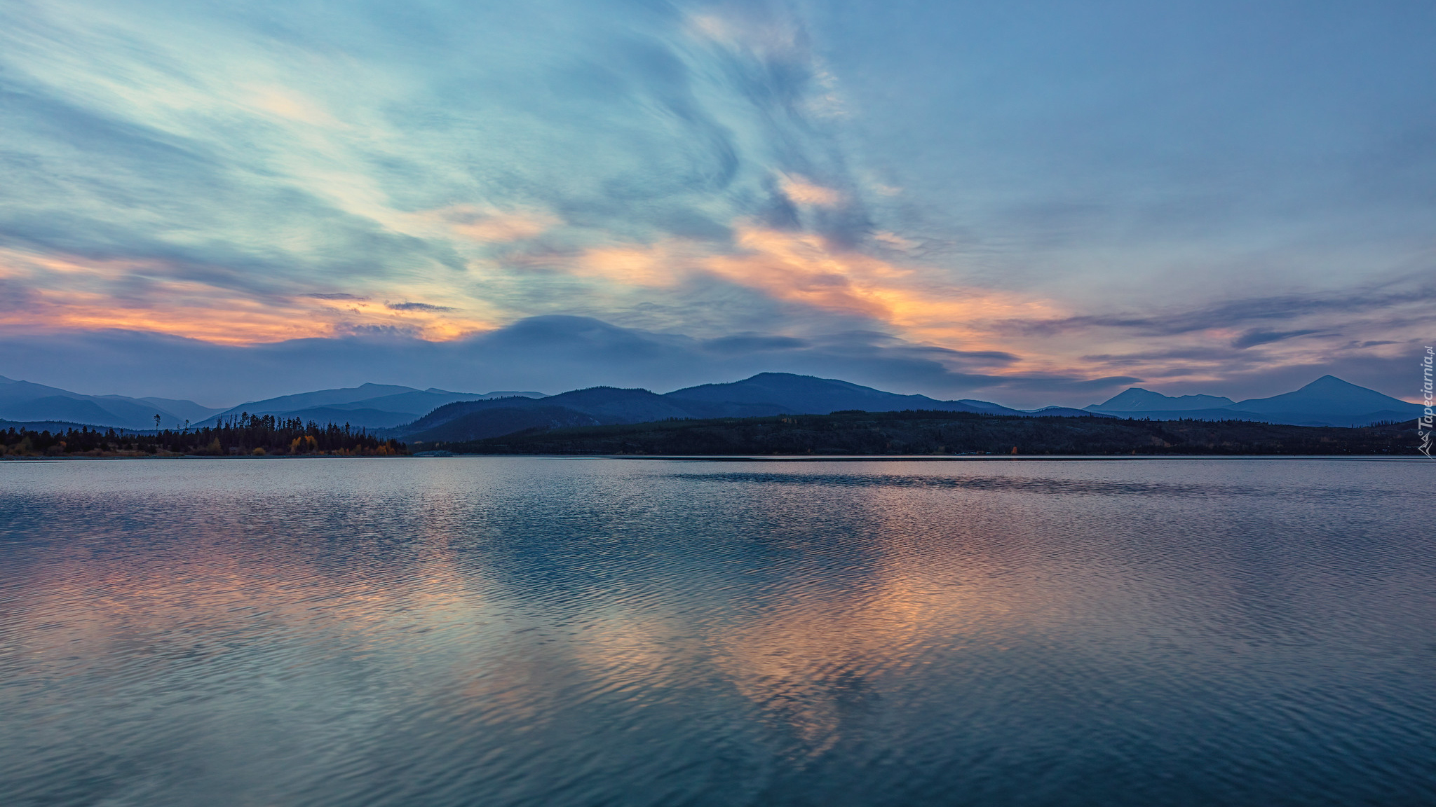 Jezioro, Dillon Lake, Góry, Drzewa, Chmury, Stan Kolorado, Stany Zjednoczone