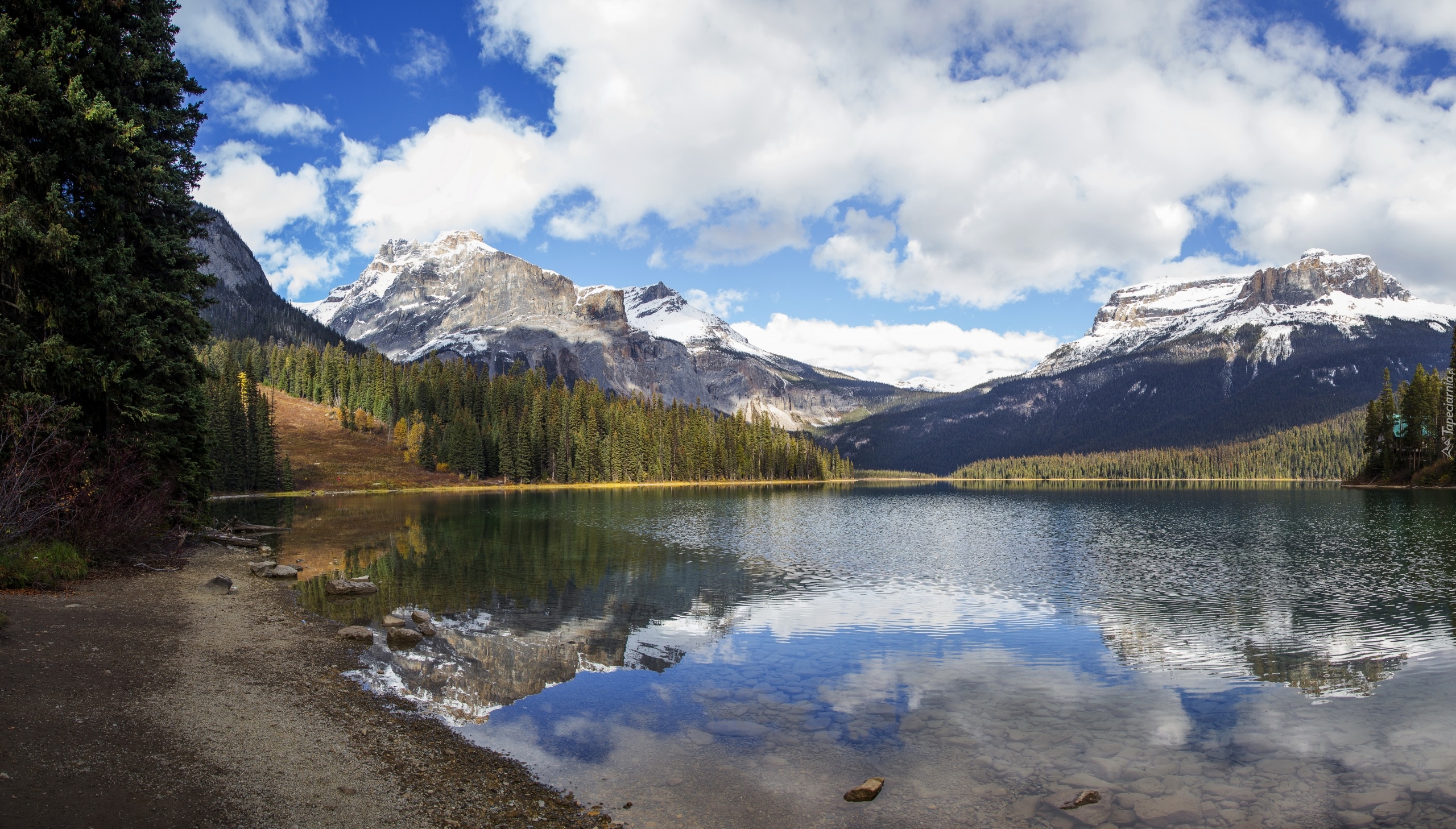 Park Narodowy Yoho, Góry, Las, Drzewa, Jezioro Emerald Lake, Chmury, Prowincja Kolombia Brytyjska, Kanada