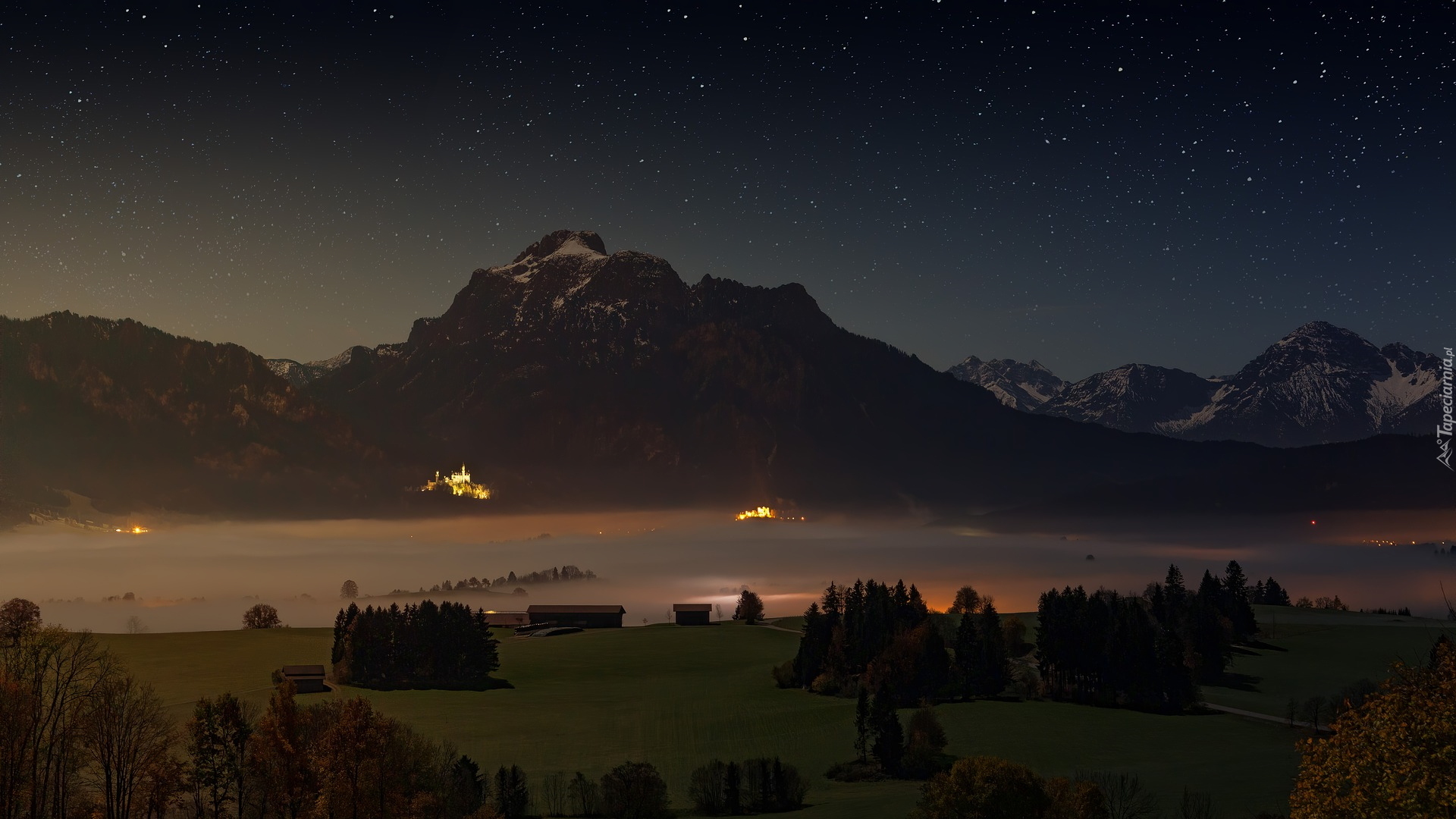 Niebo, Noc, Gwiazdy, Góry, Las, Drzewa, Zamglone, Jezioro Forggensee, Mgła, Schwangau, Niemcy