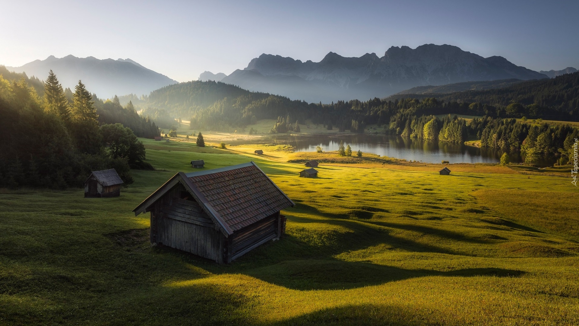 Góry Karwendel, Jezioro Geroldsee, Las, Drzewa, Drewniany, Domek, Wschód słońca, Miejscowość Krun, Bawaria, Niemcy