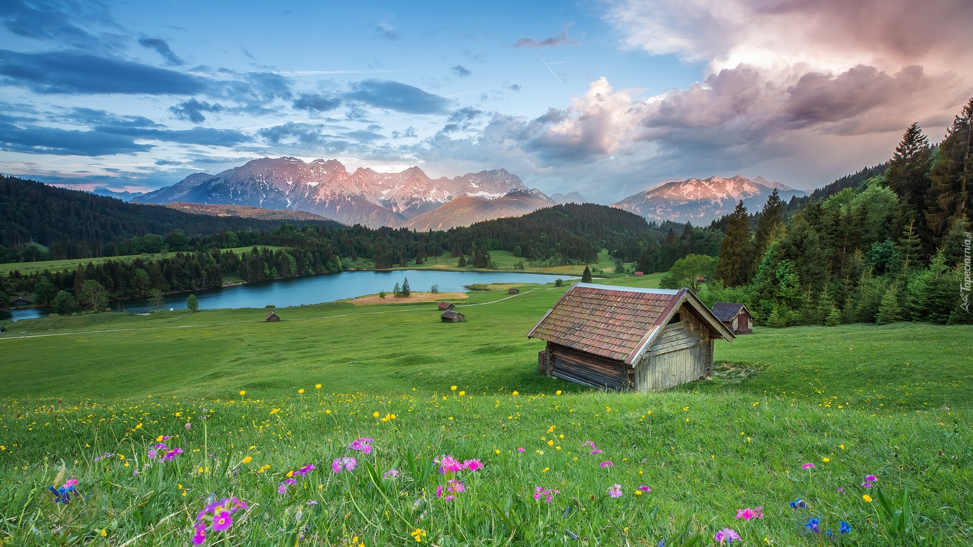 Jezioro Geroldsee, Miejscowość Krun, Bawaria, Niemcy, Góry, Drzewa, Łąka, Domek, Chmury