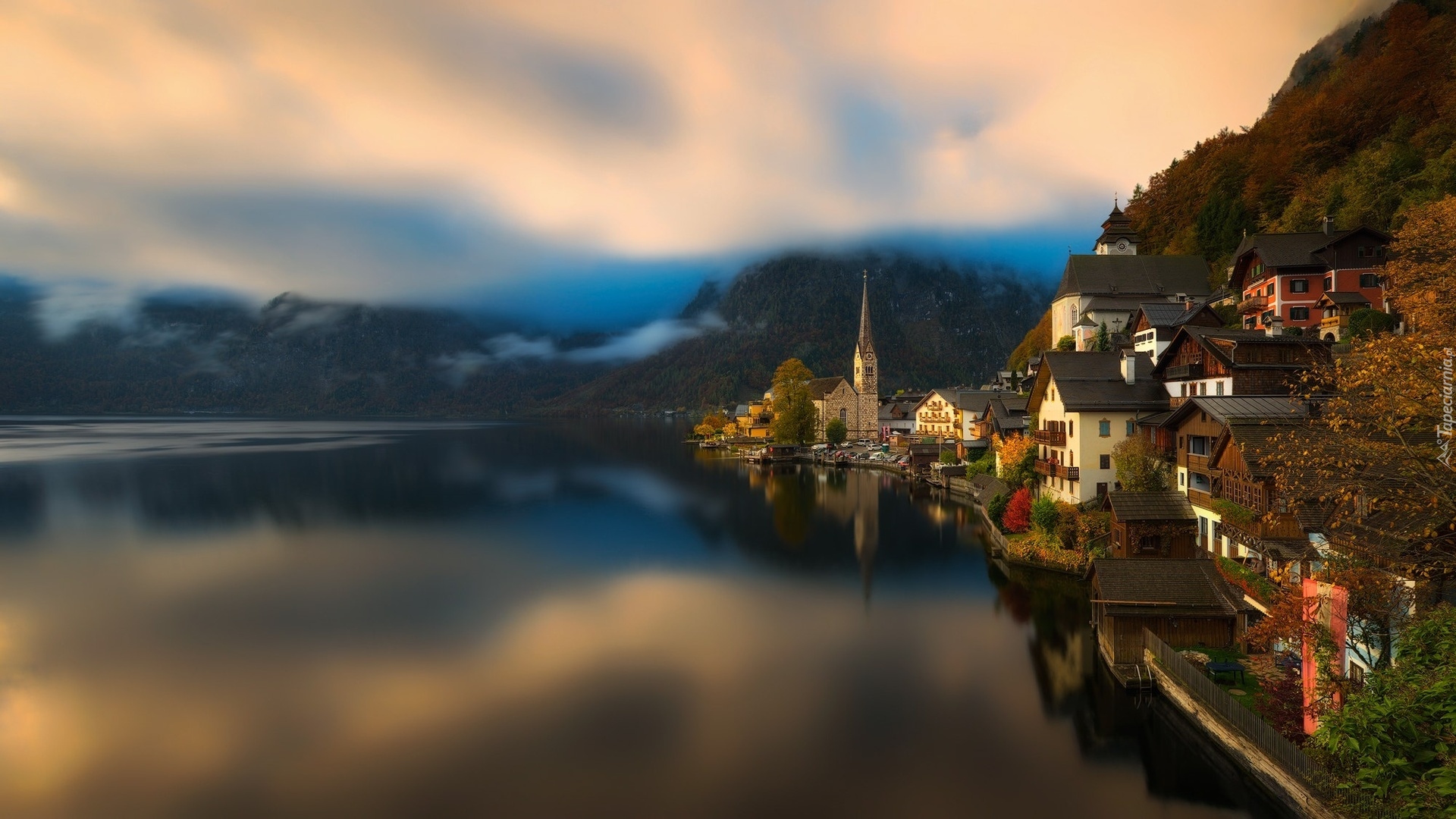 Austria, Hallstatt, Jezioro Hallstättersee, Kościół, Domy, Góry