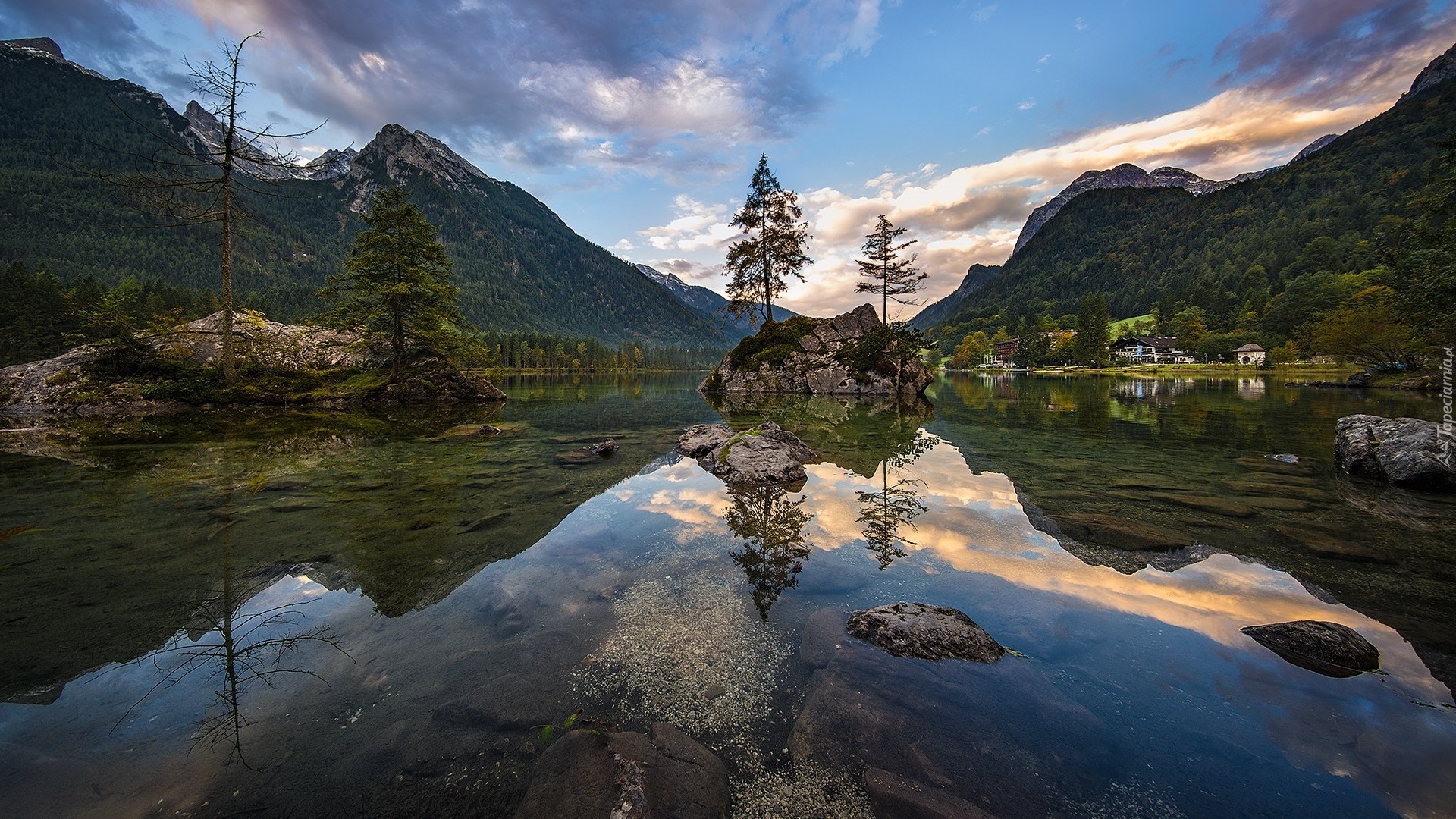 Góry Alpy, Jezioro Hintersee, Skały, Drzewa, Chmury, Gmina Berchtesgaden, Bawaria, Niemcy