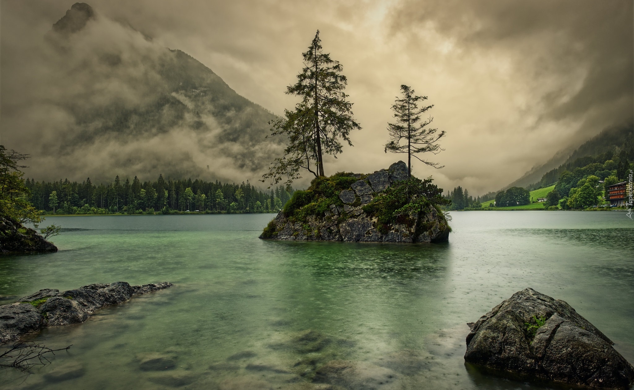 Jezioro Hintersee, Góry Alpy, Mgła, Drzewa, Skały, Kamienie, Gmina Berchtesgadener, Bawaria, Niemcy