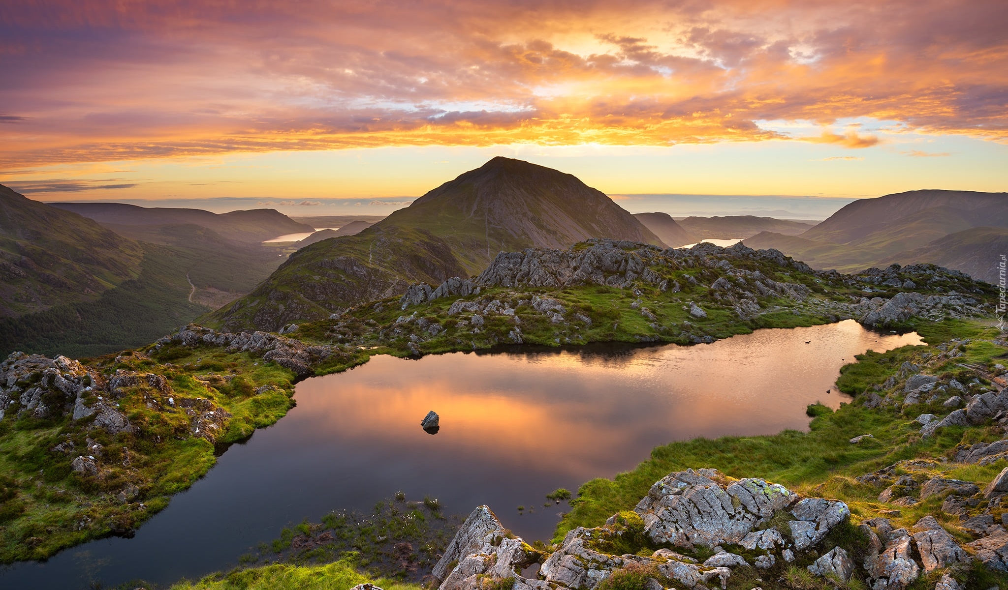 Góry, Jeziora, Innominate Tarn, Obszar Lake District, Zachód słońca, Chmury, Anglia