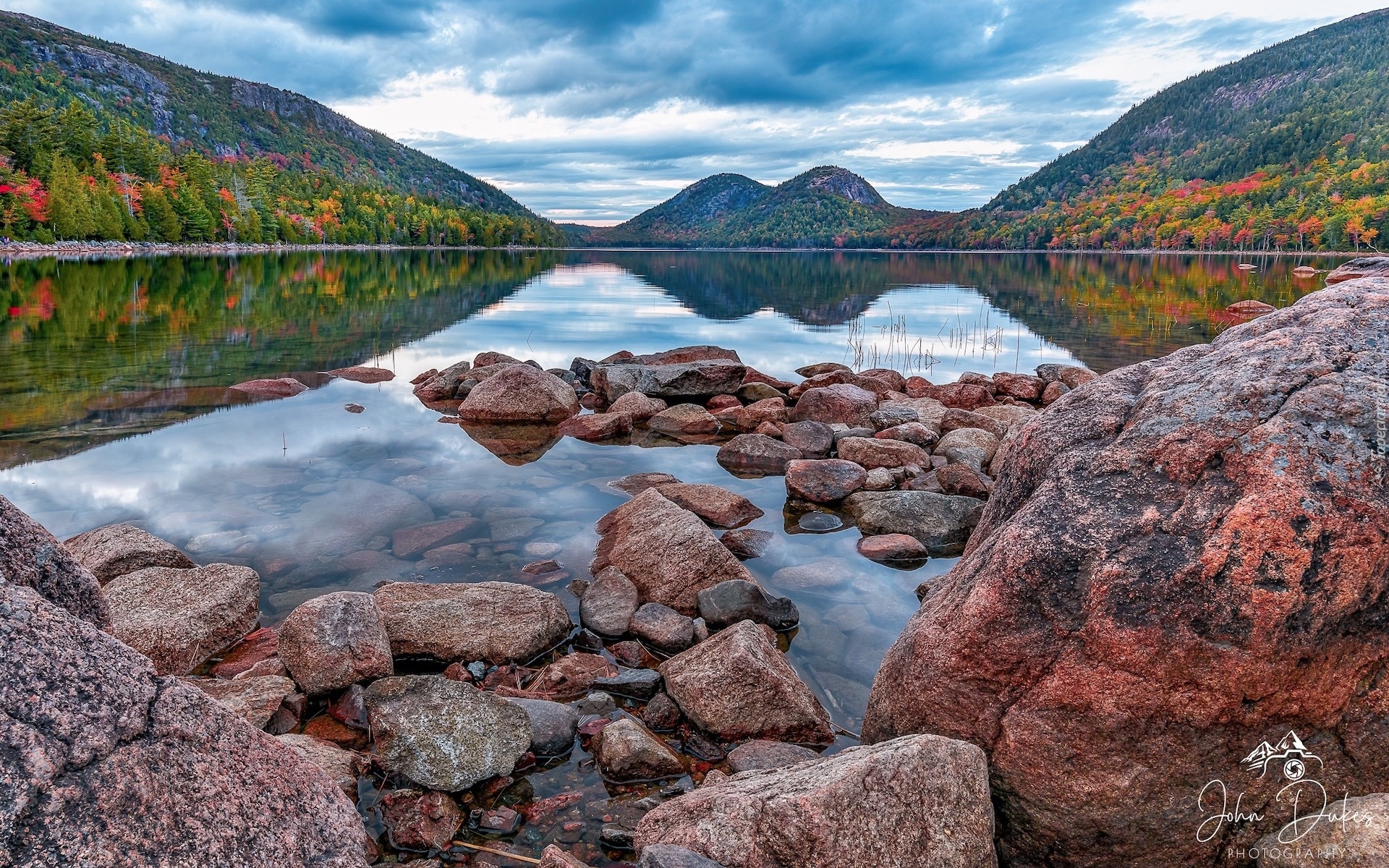 Stany Zjednoczone, Stan Maine, Park Narodowy Acadia, Jezioro Jordan Pond, Kamienie, Skały, Góry, Bubble Mountains