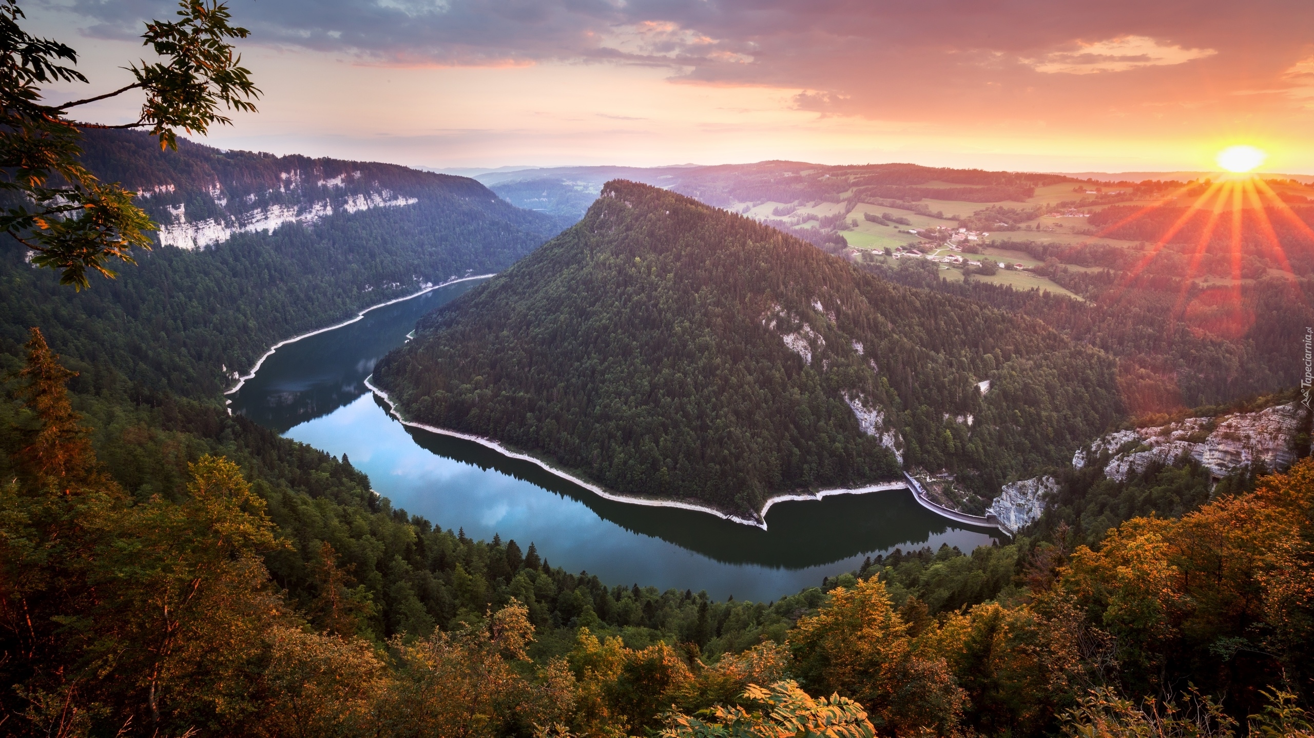 Szwajcaria, Neuchatel, Wzgórza, Jezioro Lac de Moron, Tama Chatelot, Drzewa, Las, Promienie słońca, Mgła