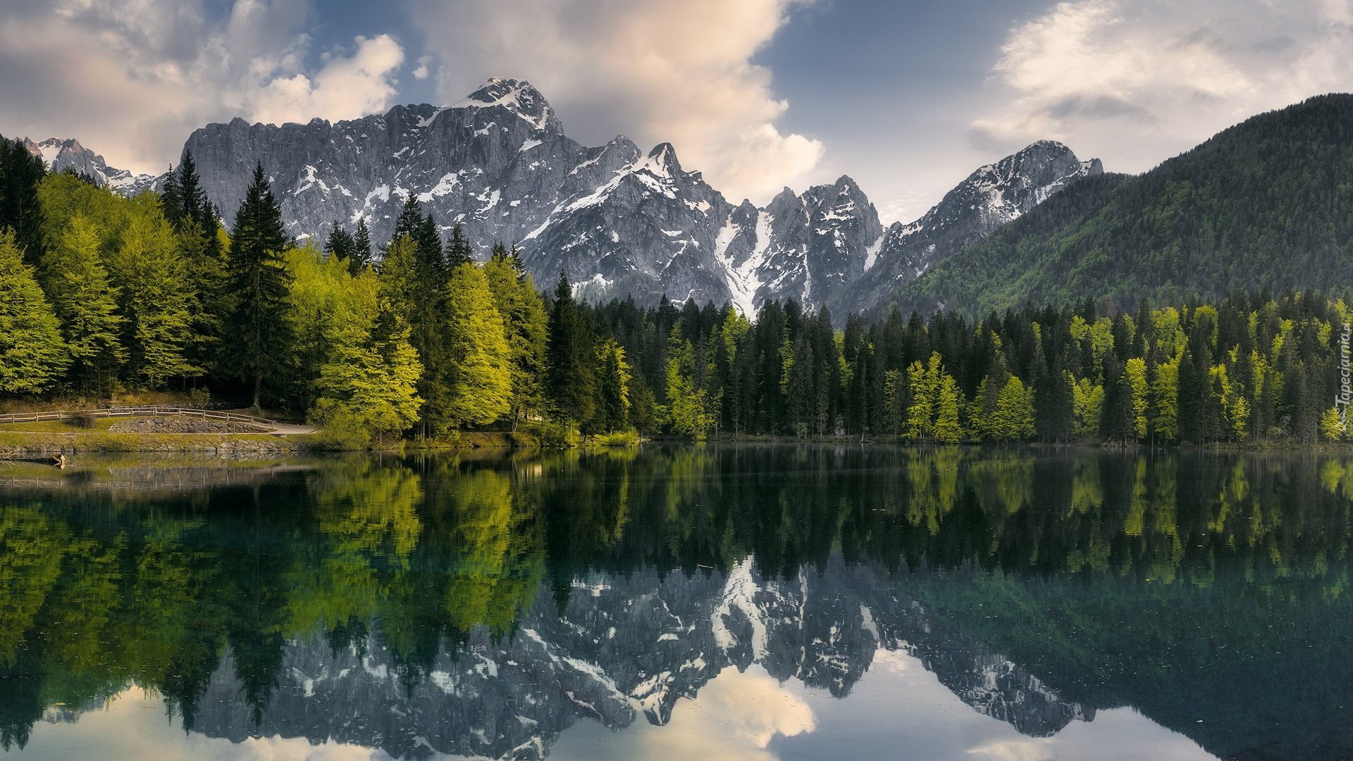 Góry, Alpy Julijskie, Las, Drzewa, Jezioro, Lago di Fusine, Chmury, Prowincja Udine, Włochy