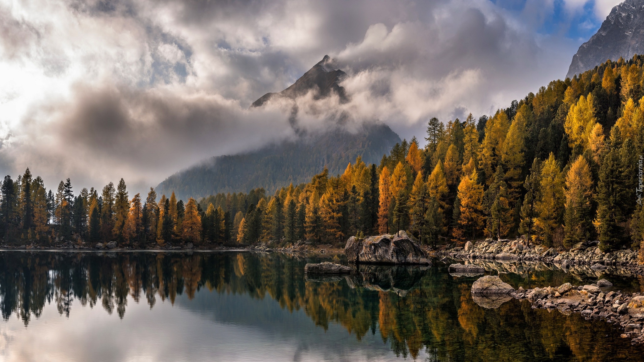 Góry, Jezioro Lago di Saoseo, Dolina Valle di Campo, Las, Skały, Chmury, Kanton Ticino, Szwajcaria