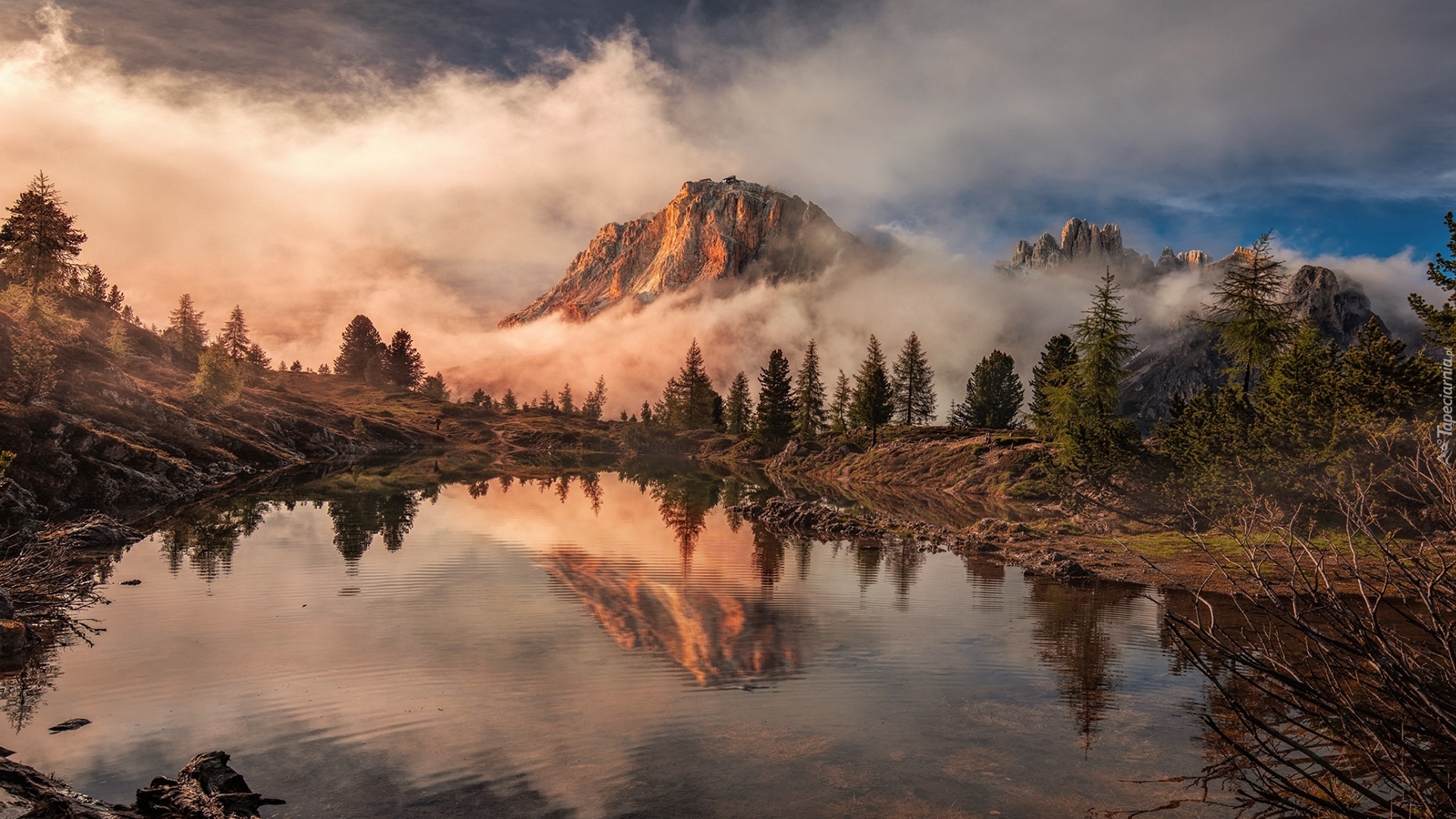 Włochy, Góry, Dolomity, Jezioro Lago Limides, Drzewa, Mgła, Chmury