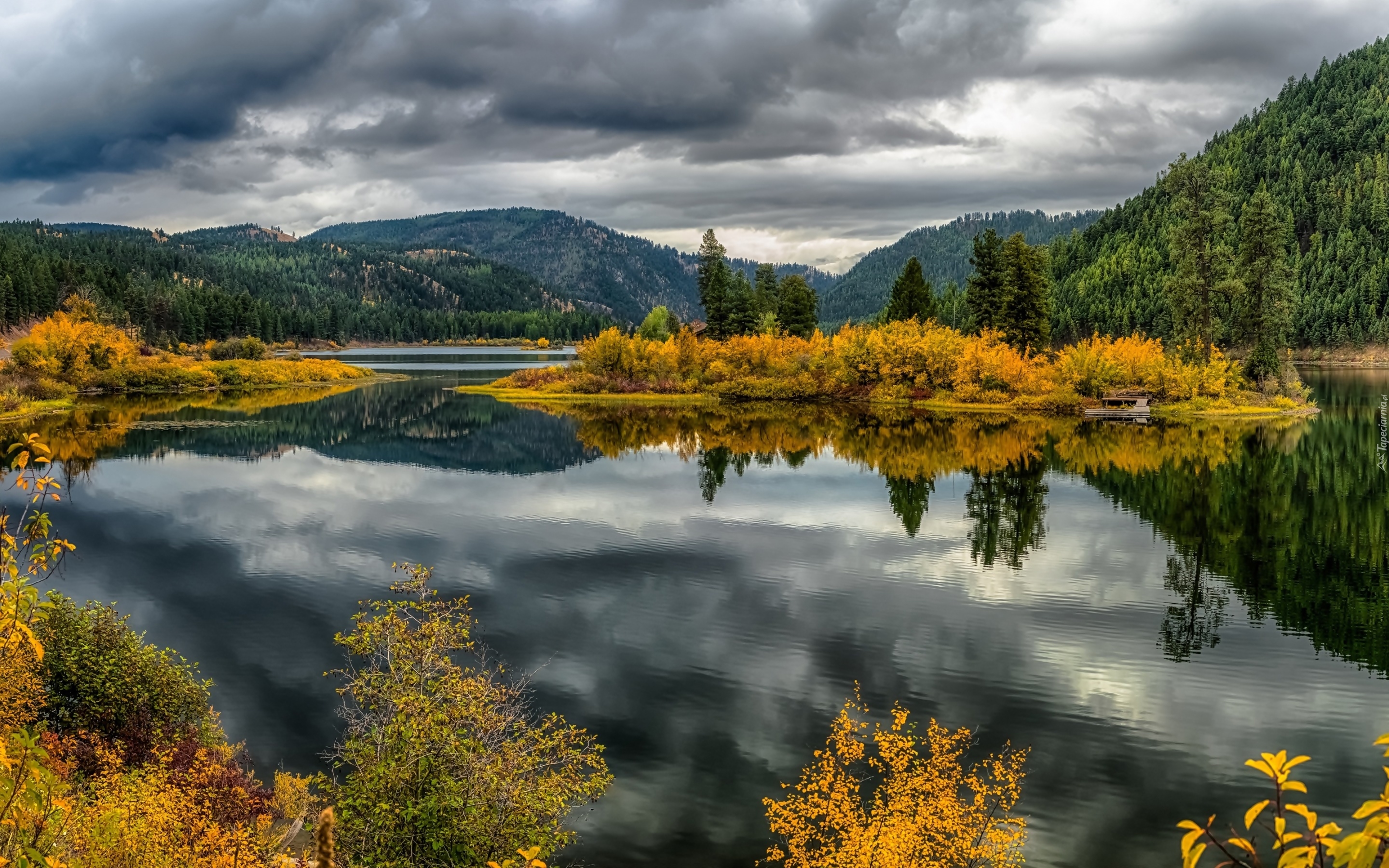 Stany Zjednoczone, Stan Montana, Jezioro Lake Alva, Lasy, Jesień, Wzgórza