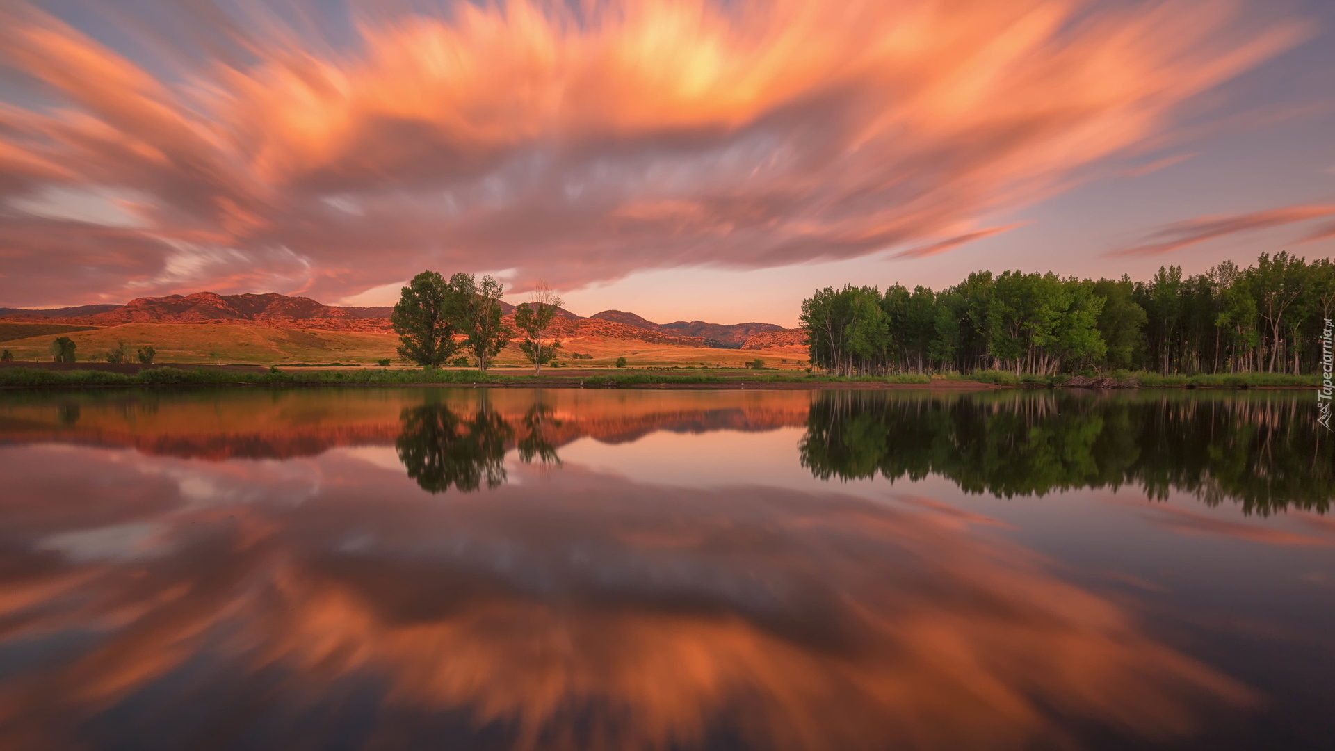 Jezioro, Lake Chatfield, Wschód słońca, Drzewa, Chmury, Kolorado, Stany Zjednoczone
