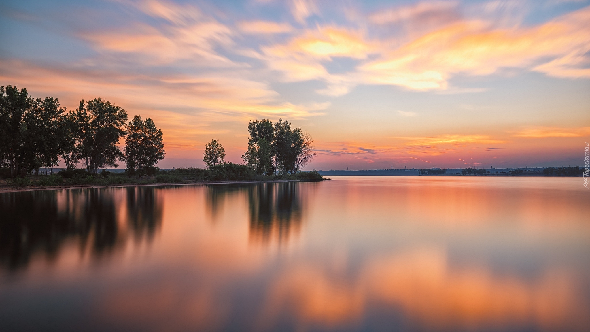 Wschód słońca, Chmury, Niebo, Drzewa, Jezioro, Lake Chatfield, Stan Kolorado, Stany Zjednoczone