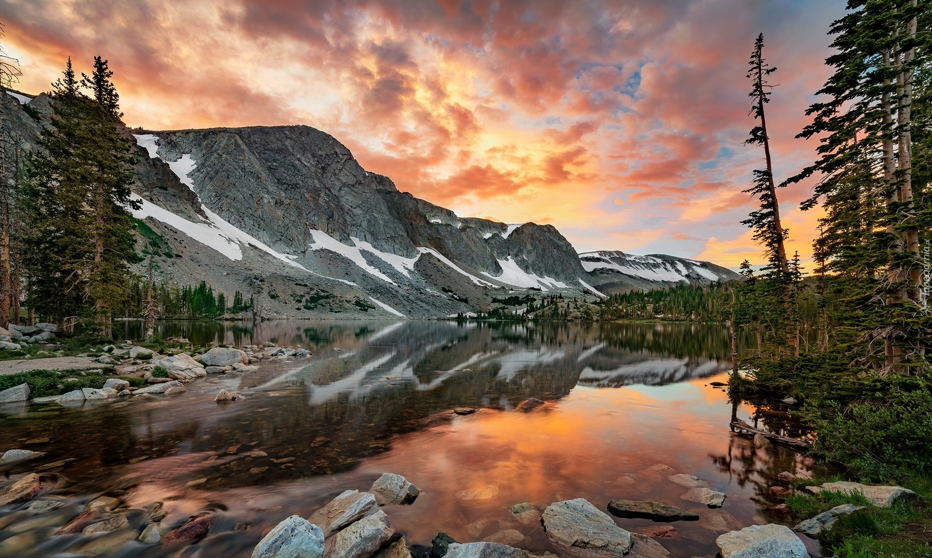 Góry, Jezioro, Lake Marie, Kamienie, Drzewa, Chmury, Wyoming, Stany Zjednoczone