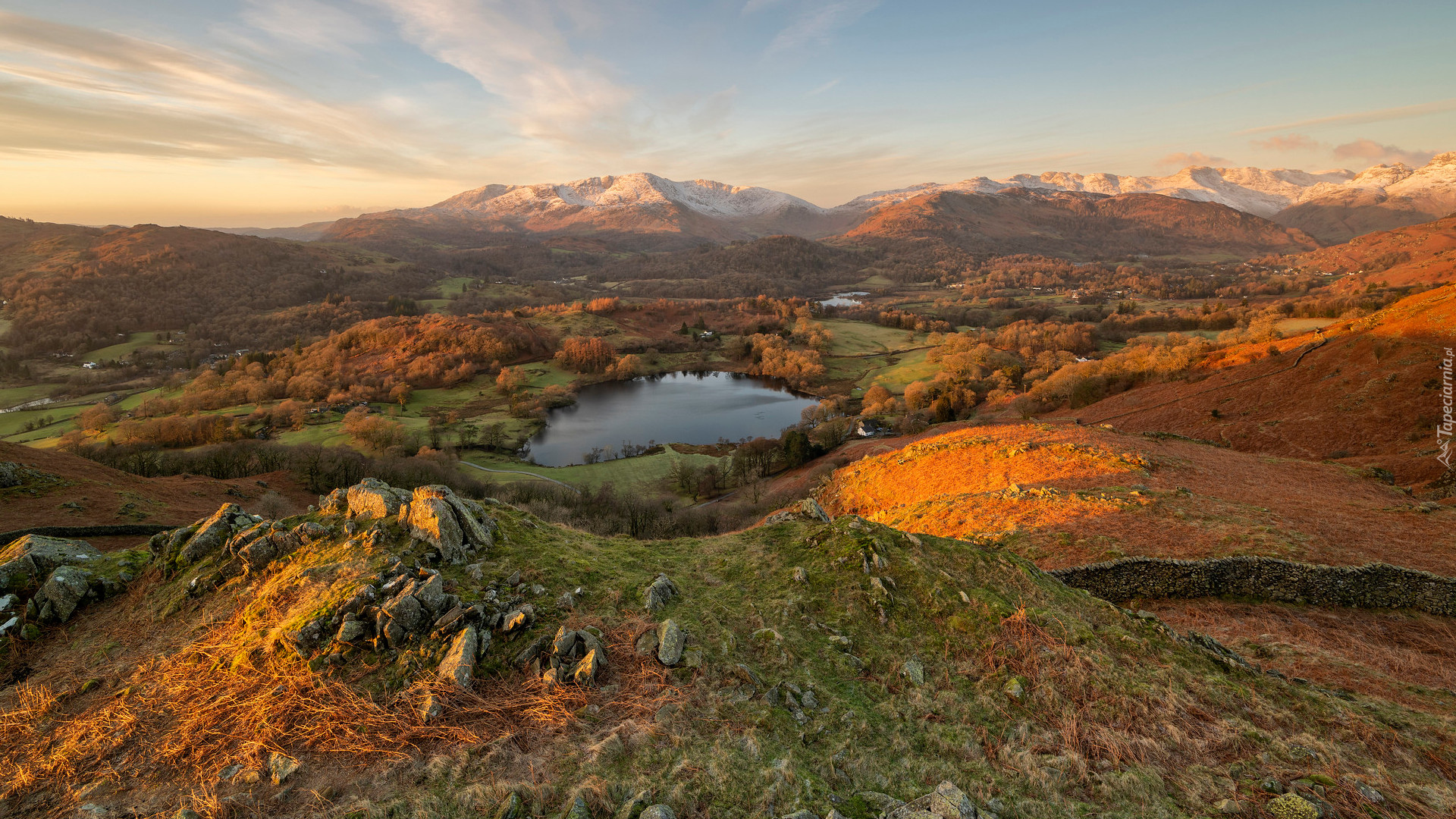 Jezioro, Loughrigg Tarn, Góry, Central Fells, Skały, Park Narodowy Lake District, Anglia