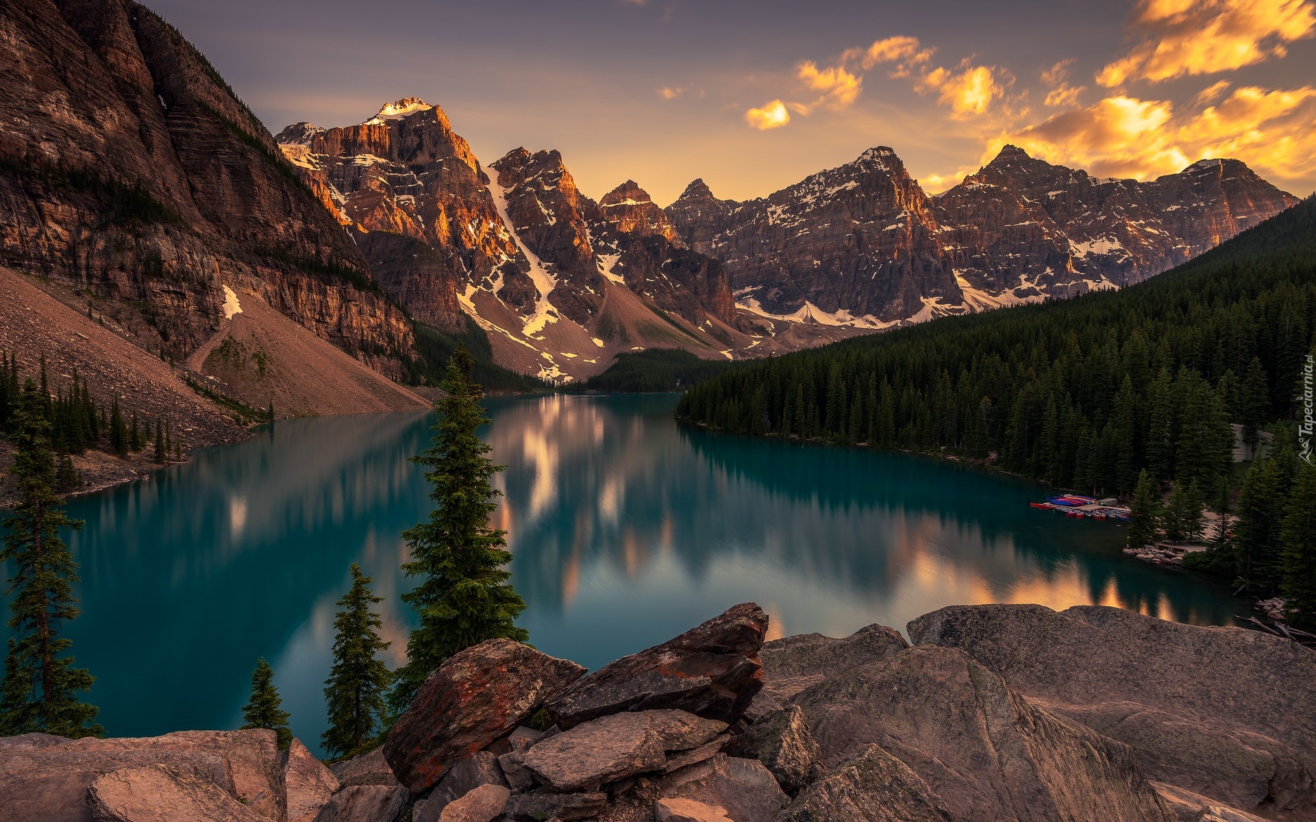 Kanada, Park Narodowy Banff, Góry, Jezioro Moraine, Lasy, Drzewa, Chmury