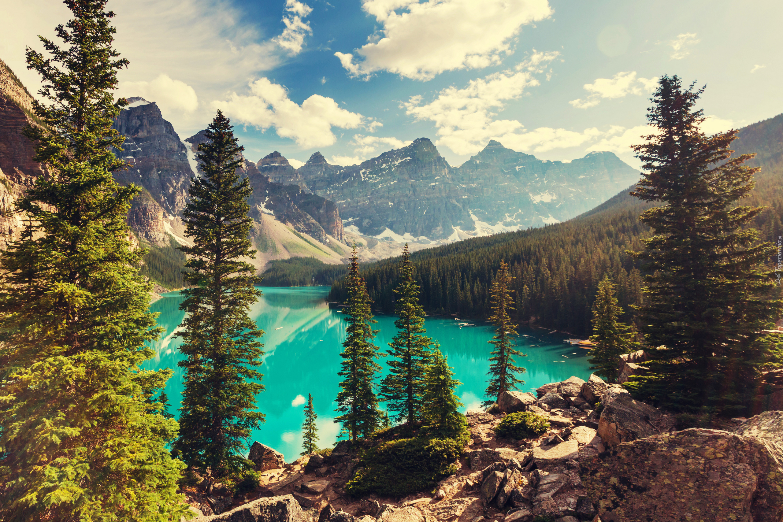 Park Narodowy Banff, Jezioro, Moraine Lake, Drzewa, Kamienie, Lasy, Góry, Chmury, Alberta, Kanada
