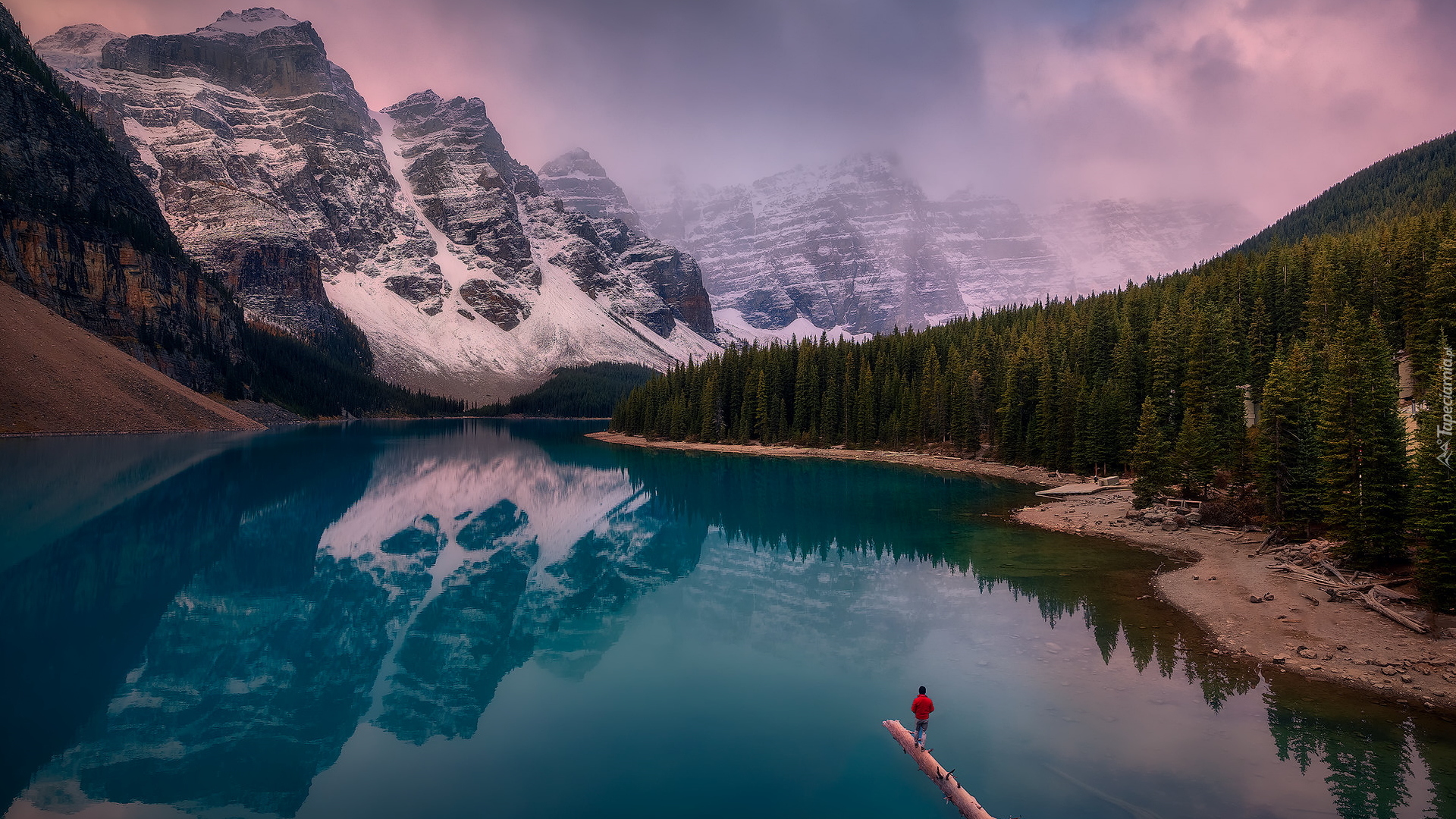 Park Narodowy Banff, Jezioro, Moraine lake, Dolina Dziesięciu Szczytów, Góry, Canadian Rockies, Drzewa, Konar, Człowiek, Alberta, Kanada