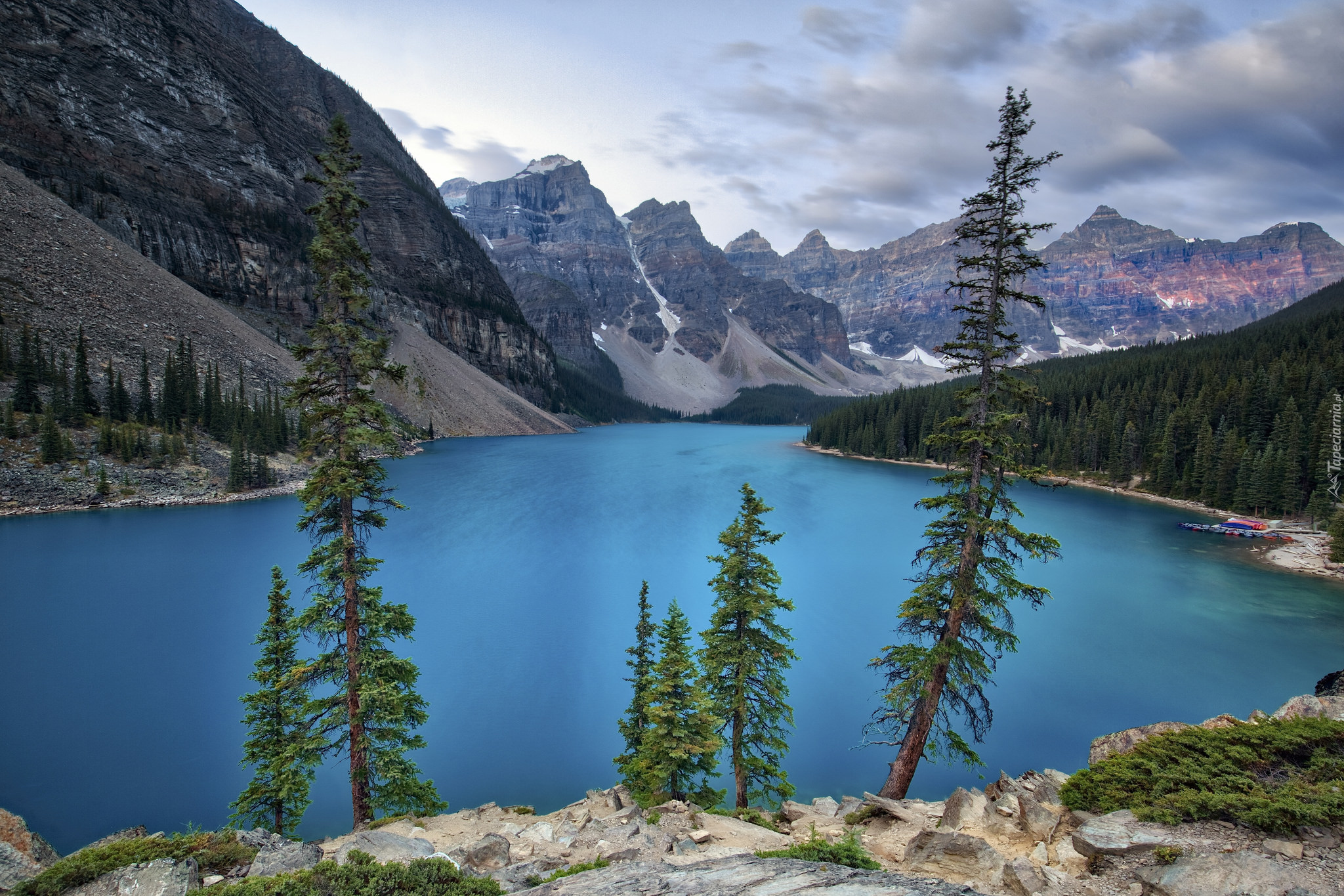 Park Narodowy Banff, Jezioro, Moraine Lake, Drzewa, Lasy, Skały, Góry, Chmury, Prowincja Alberta, Kanada