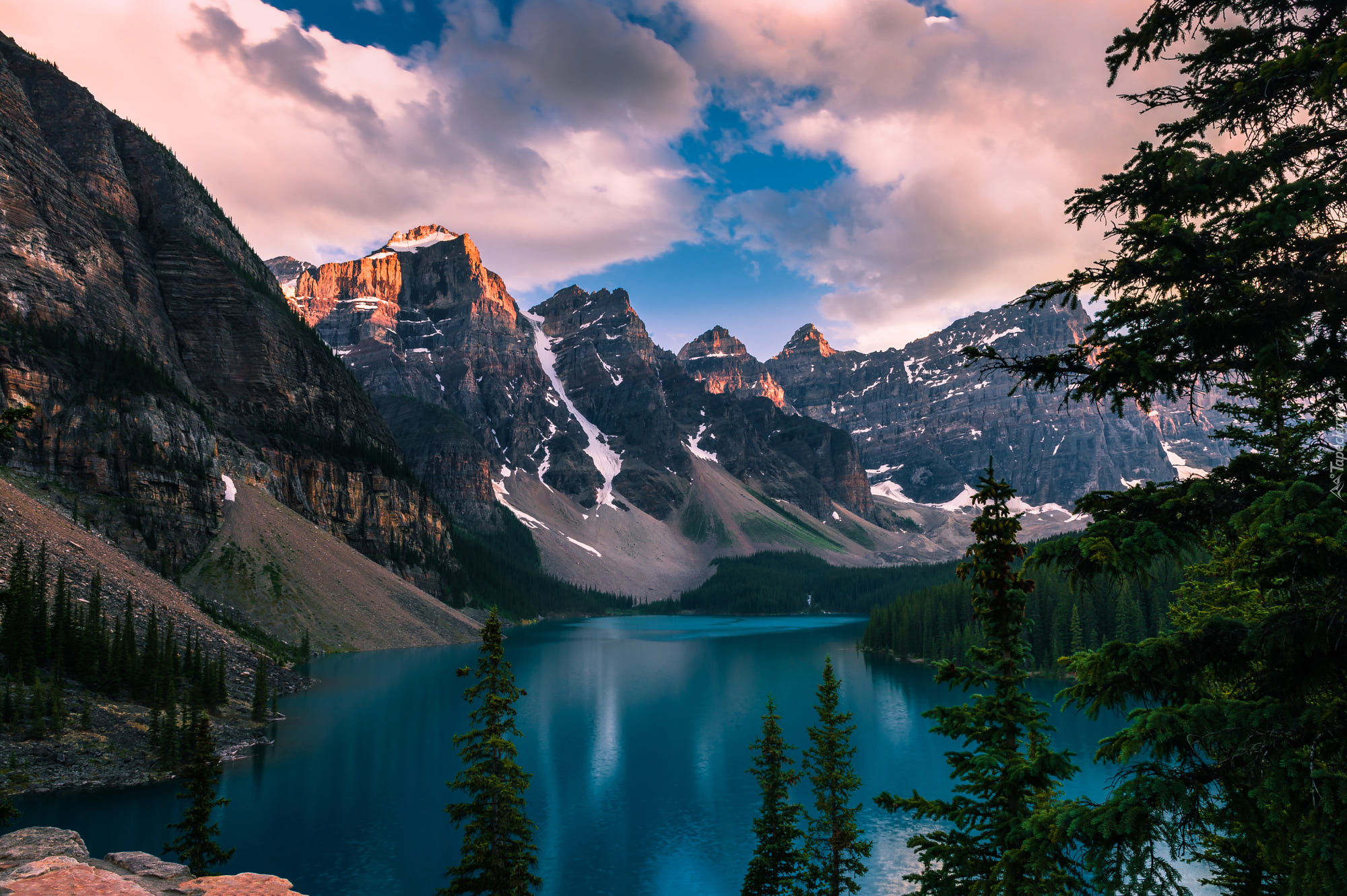  Kanada, Prowincja Alberta, Park Narodowy Banff, Góry, Jezioro Moraine, Drzewa