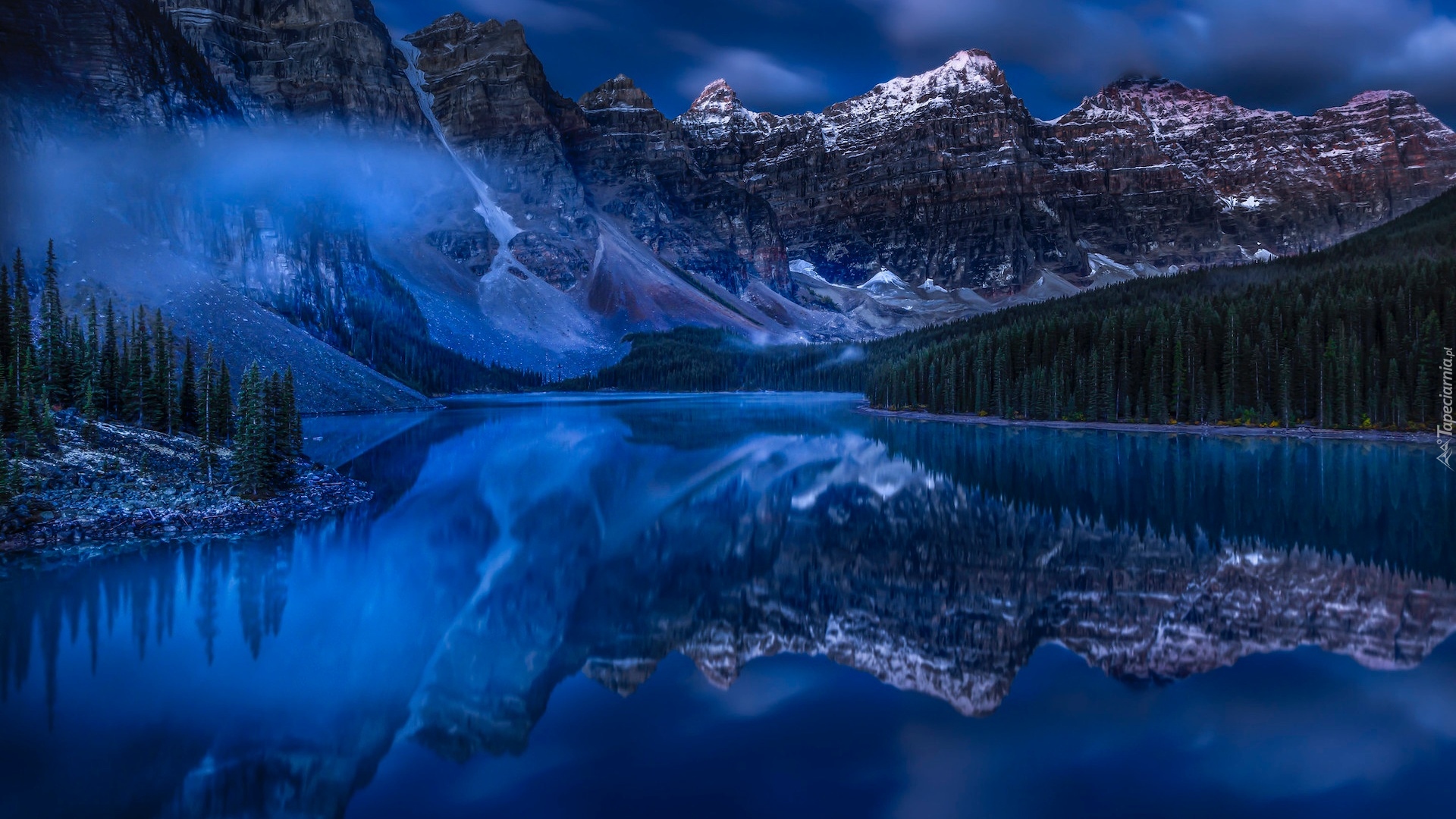 Góry, Jezioro Moraine, Mgła, Odbicie, Park Narodowy Banff, Alberta, Kanada