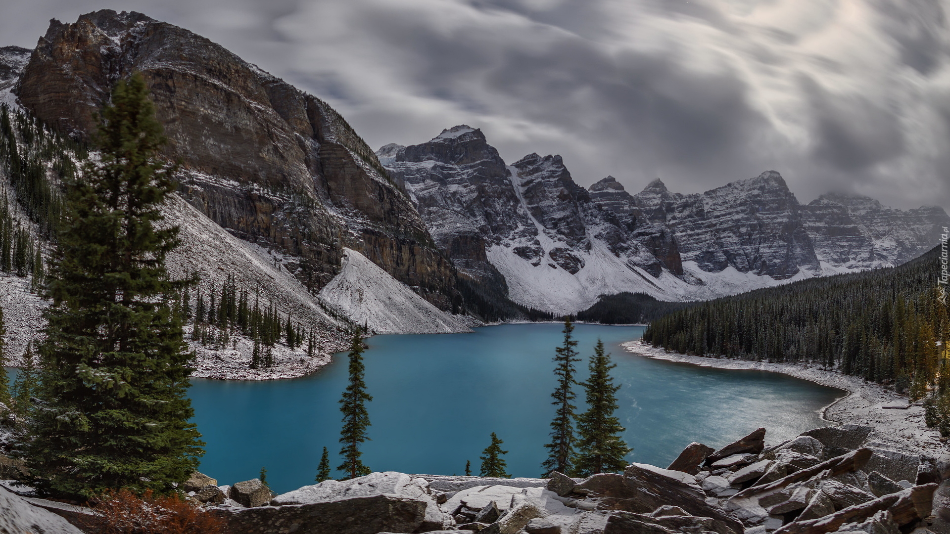 Zima, Park Narodowy Banff, Góry, Dolina Dziesięciu Szczytów, Valley of the Ten Peaks, Jezioro Moraine, Drzewa, Prowincja Alberta, Kanada