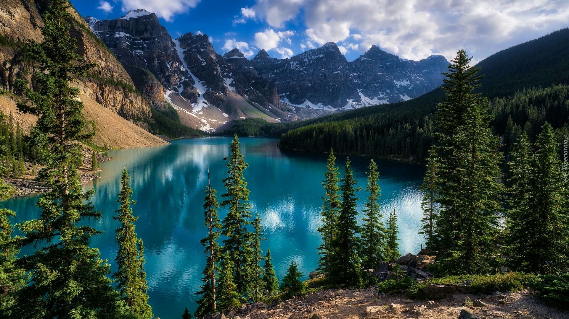  Kanada, Prowincja Alberta, Park Narodowy Banff, Jezioro Moraine, Drzewa, Chmury