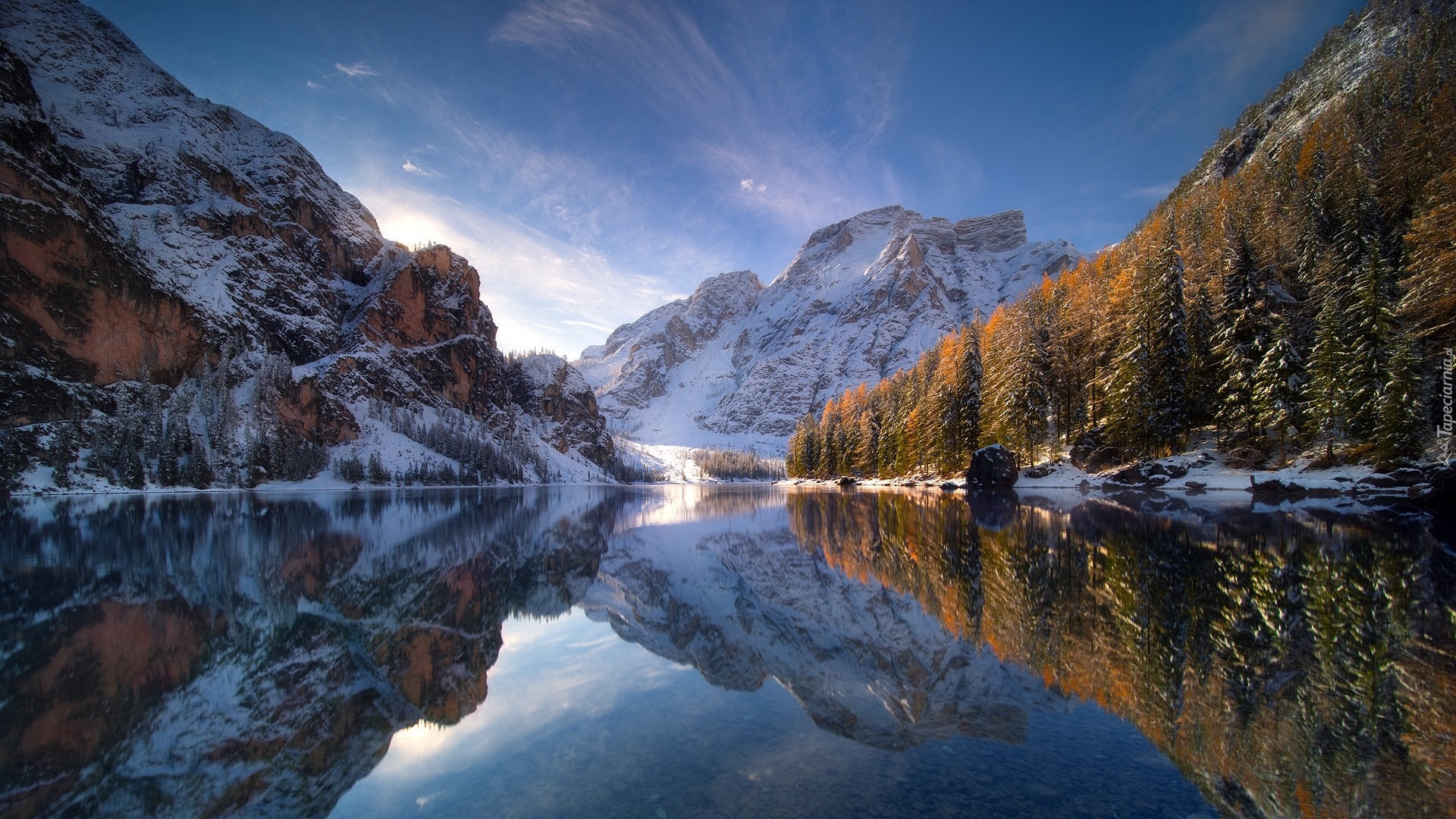 Włochy, Jezioro Pragser Wildsee, Góry Dolomity, Odbicie, Drzewa, Zima