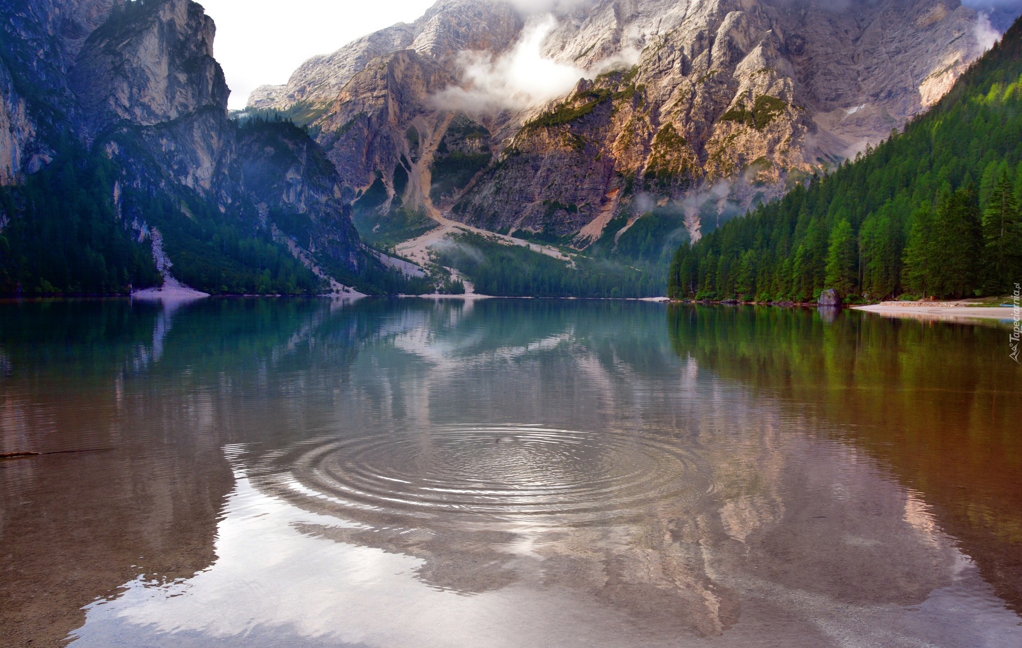 Włochy, Tyrol Południowy, Góry Dolomity, Dolina Val Pusteria, Dolina Val di Braies, Jezioro Pragser Wildsee