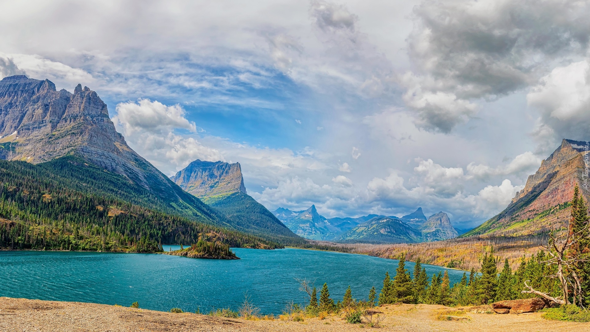 Stany Zjednoczone, Stan Montana, Park Narodowy Glacier, Góry, Jezioro, Saint Mary Lake, Lasy, Drzewa, Chmury