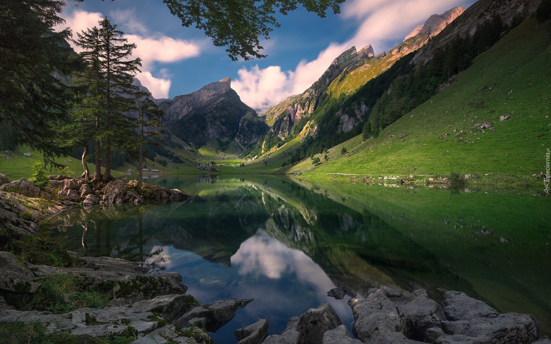Góry, Jezioro Seealpsee, Kamienie, Drzewa, Chmury, Odbicie, Szwajcaria