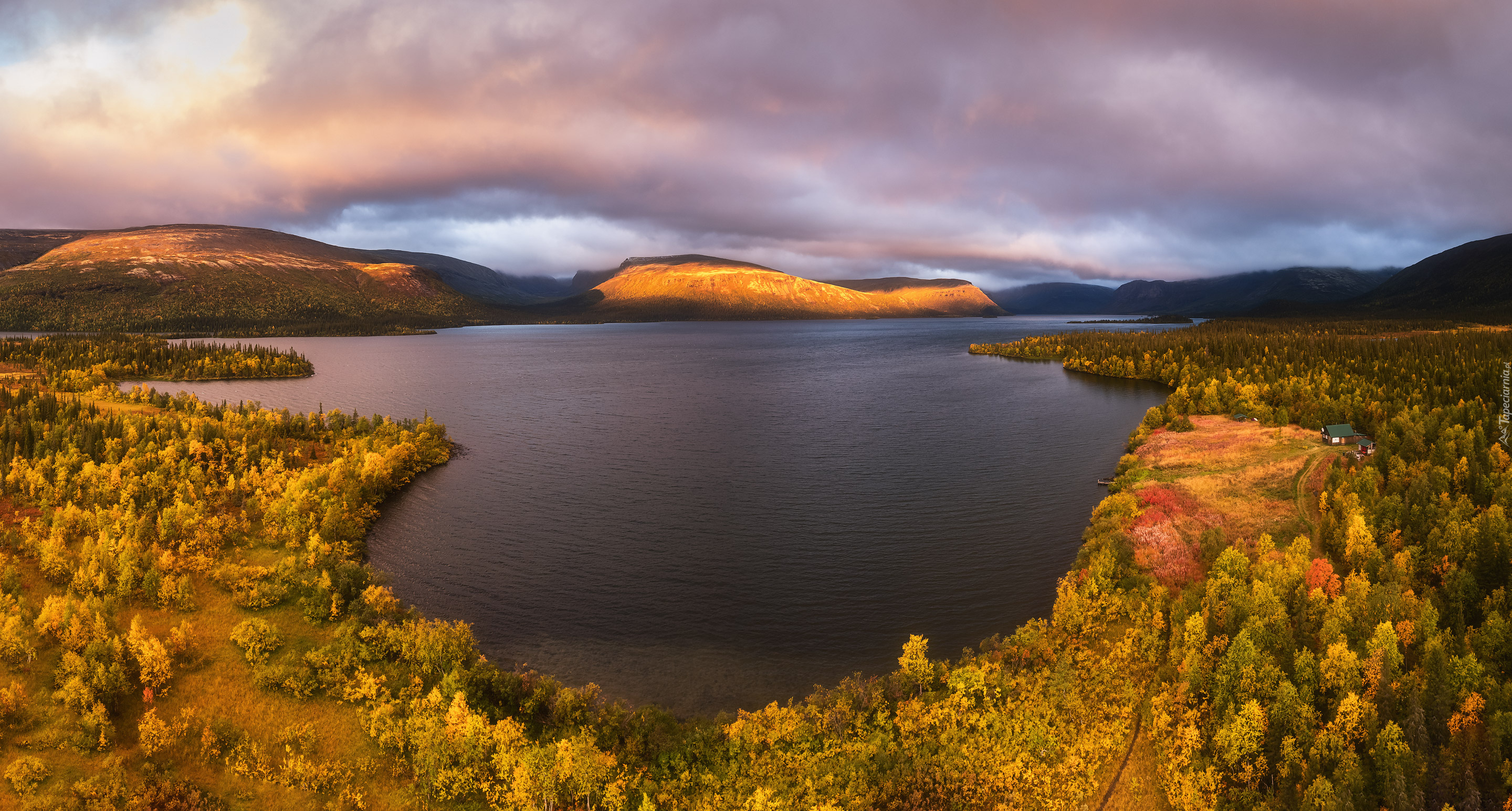 Jezioro Seydozero, Drzewa, Góry, Jesień, Tundra Lovozero, Półwysep Kolski, Rosja
