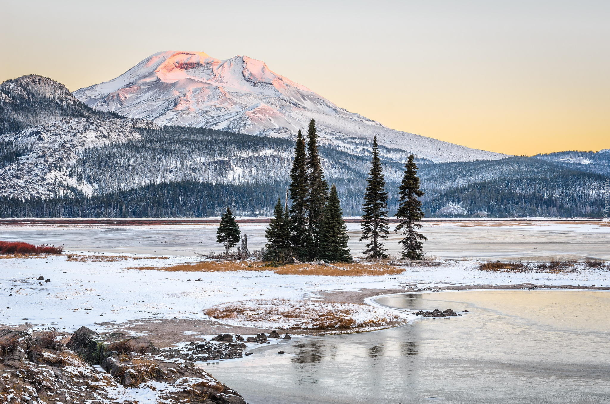 Zima, Jezioro Sparks Lake, Drzewa, Góry Kaskadowe, Stan Oregon, Stany Zjednoczone