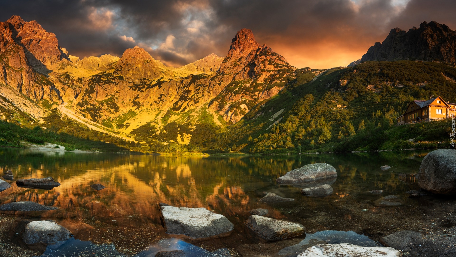 Jezioro Szczyrbskie, Góry, Tatry Wysokie, Drzewa, Kamienie, Dom, Chmury, Miejscowość Szczyrbskie Jezioro, Słowacja