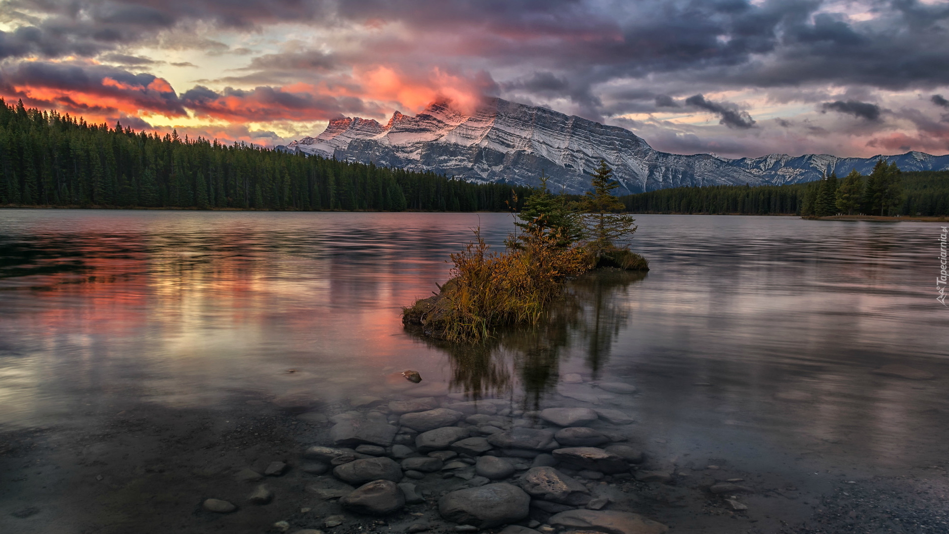 Park Narodowy Banff, Góry, Mount Rundle, Jezioro, Two Jack Lake, Drzewka, Zachód słońca, Prowincja Alberta, Kanada