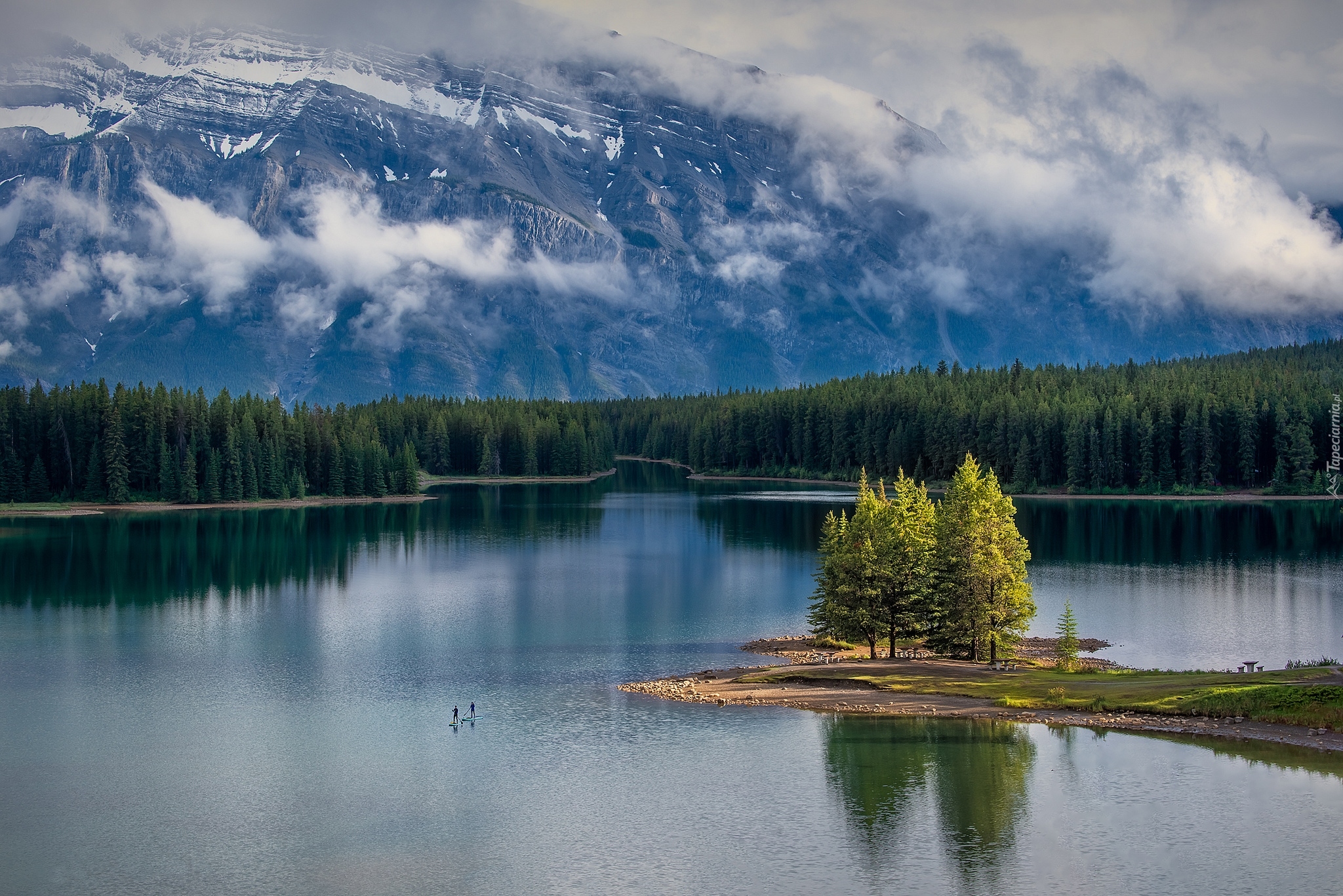 Jezioro, Two Jack London, Park Narodowy Banff, Wysepka, Drzewa, Góry, Mgła, Kanada