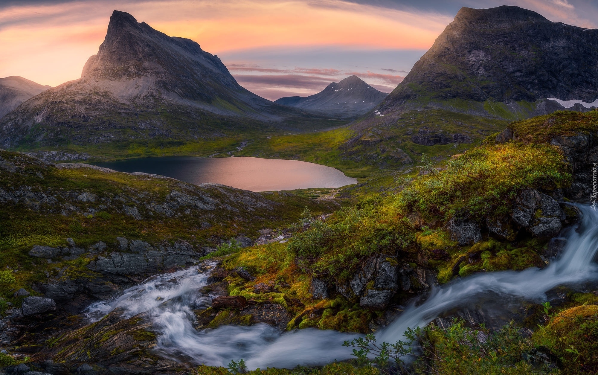 Dolina Romsdalen, Norwegia, Góry, Jezioro, Wodospad, Roślinność