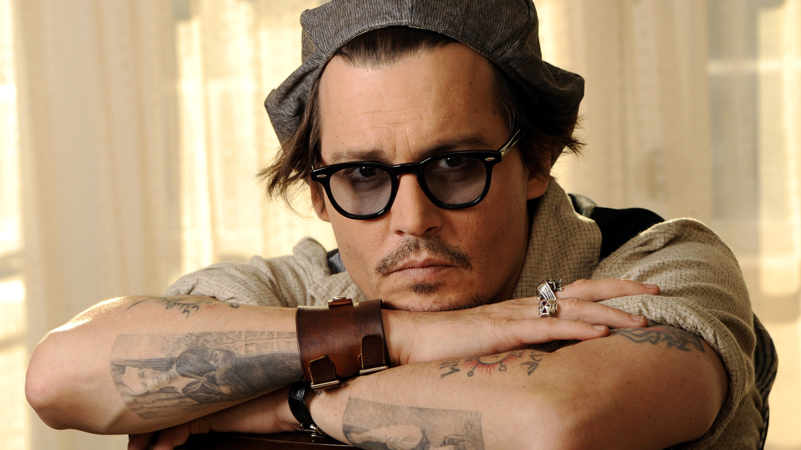 Johnny Depp, Aktor, Okulary, Czapka, Tatuaż, Skórzana, Bransoleta, Pierścionek