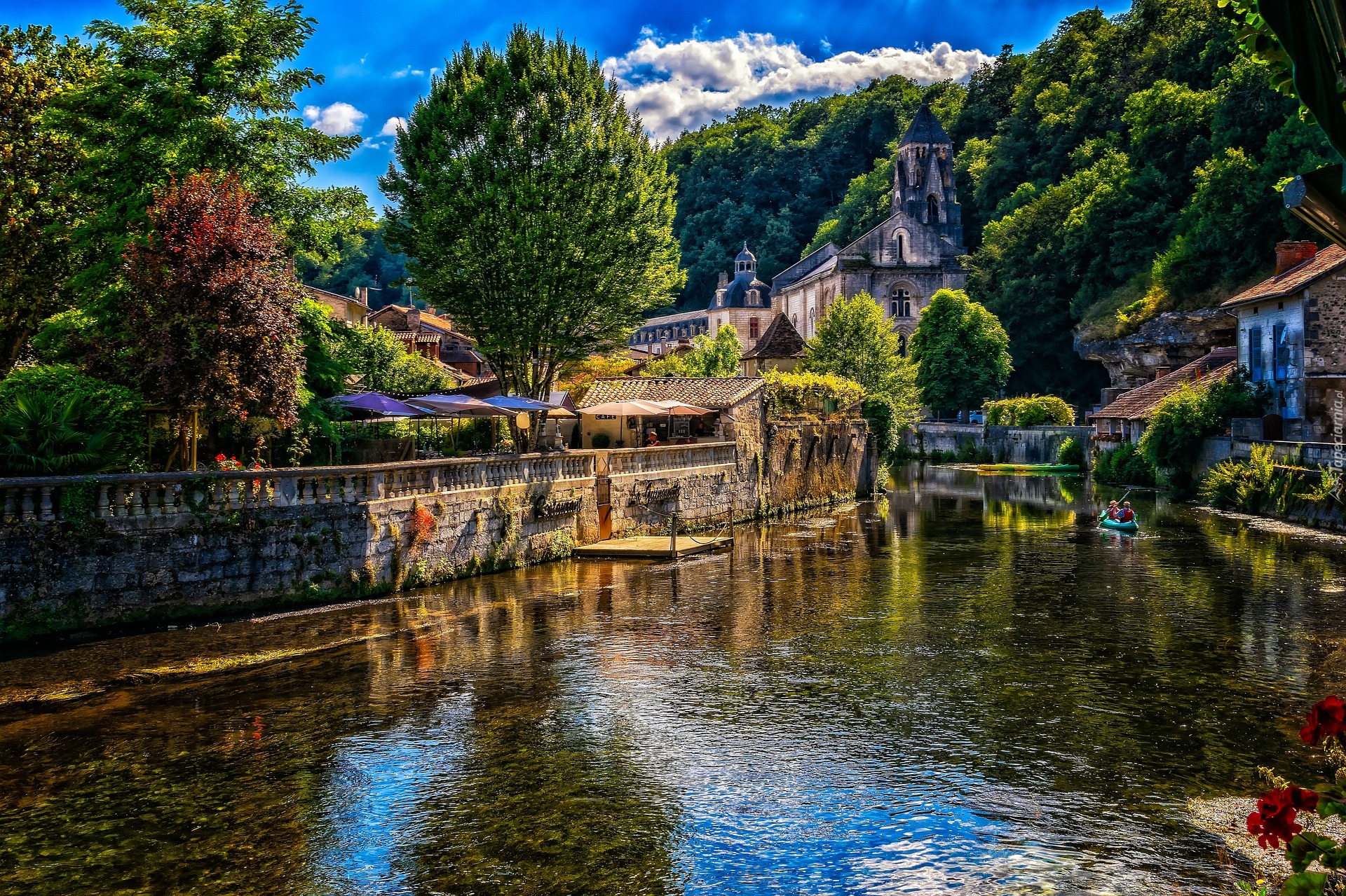 Miasto Brantome, Francja, Rzeka, Domy, Roślinność, Kajak