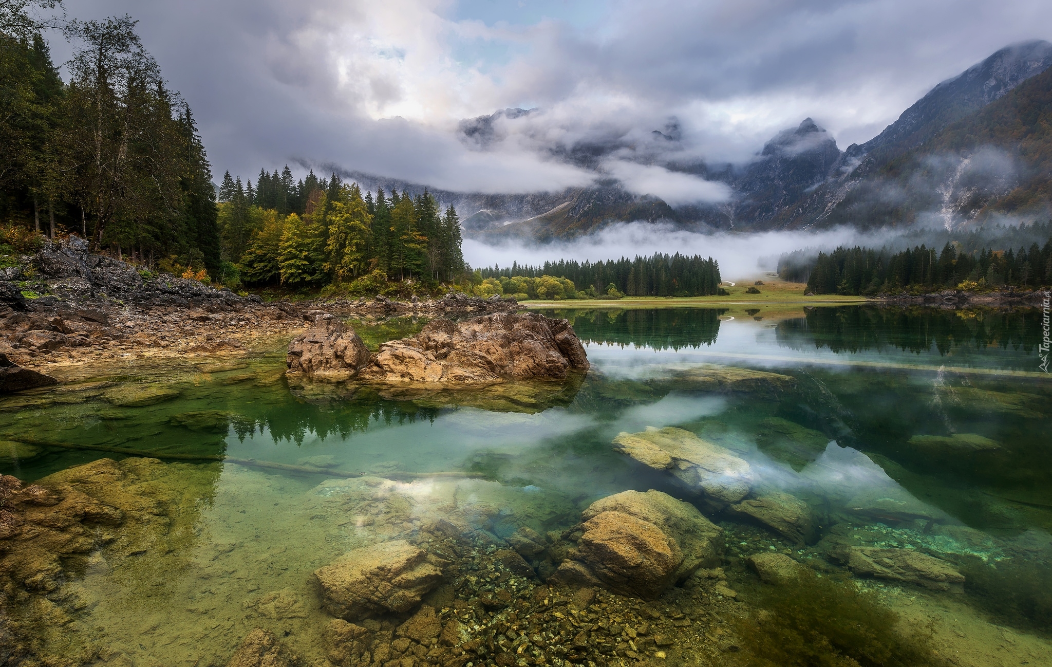 Jezioro Fusine Lake, Góry, Alpy Julijskie, Skały, Drzewa, Włochy