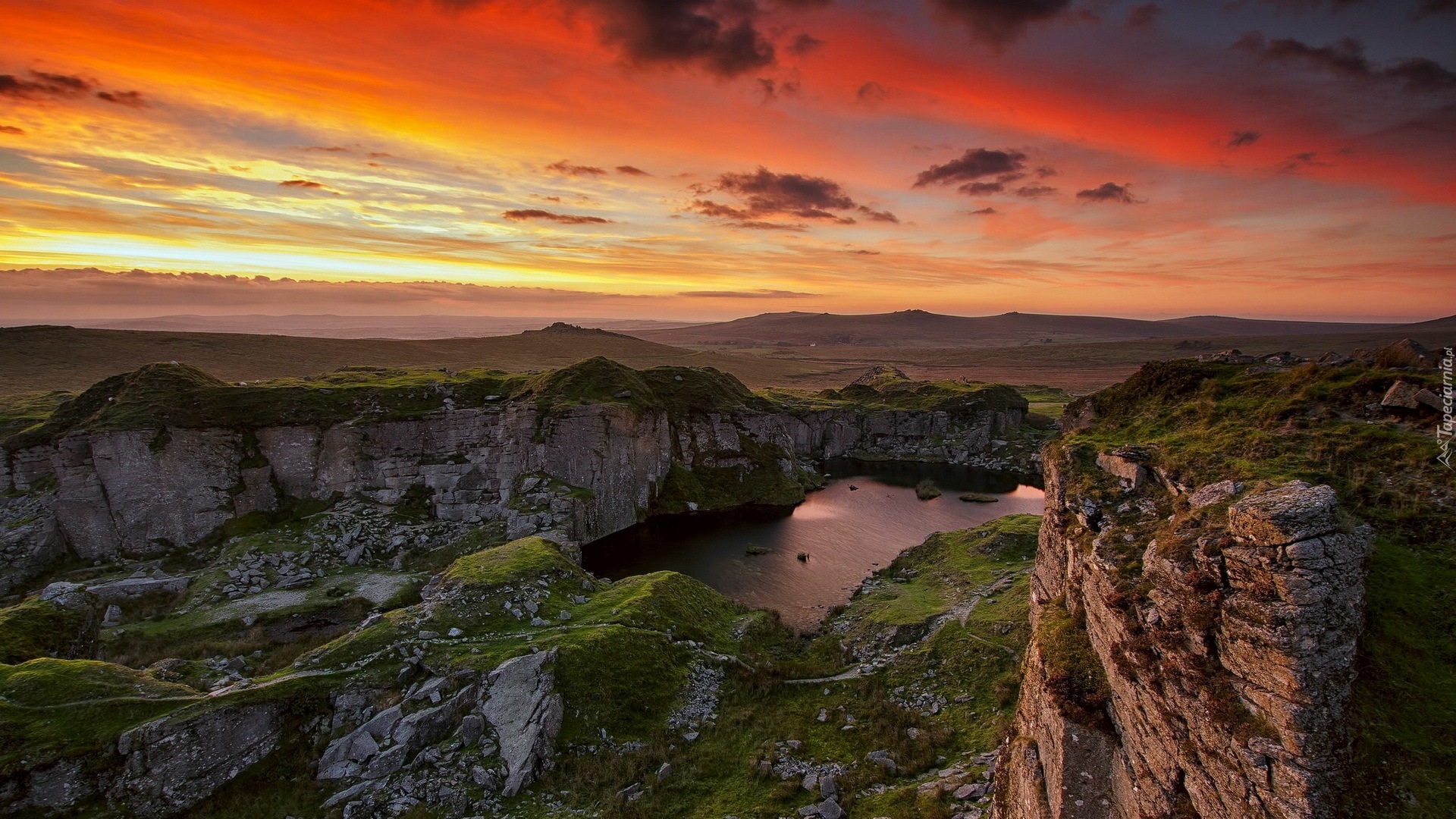 Anglia, Park Narodowy Dartmoor, Kamieniołom Foggintor Quarry, Skały, Jezioro, Zachód słońca